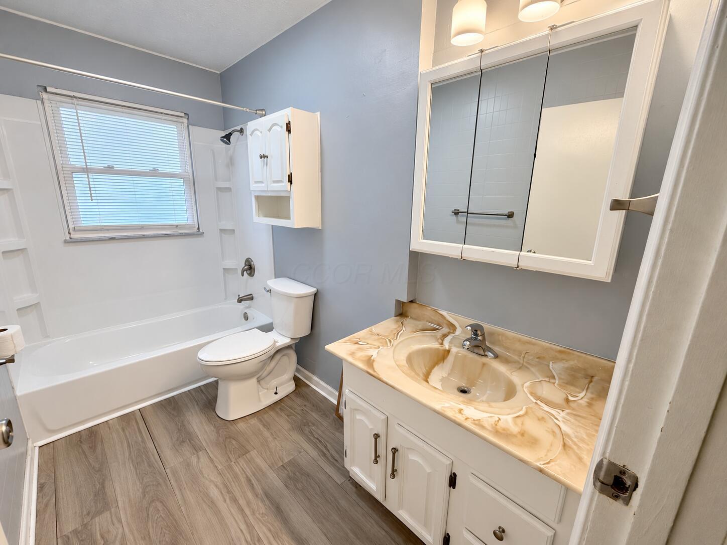 466 Clinton Street Property Photo 4