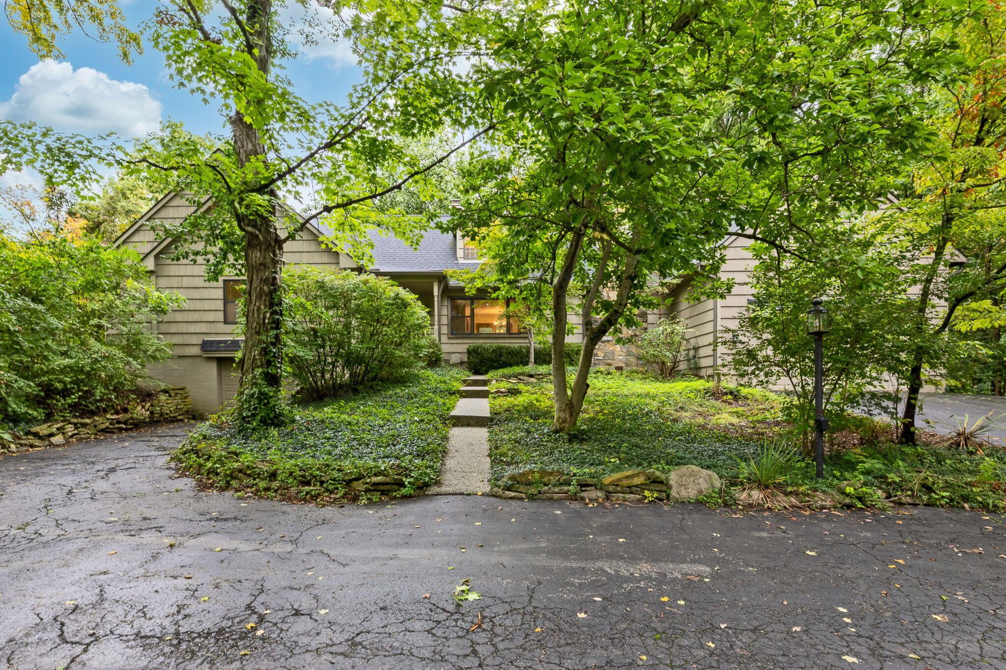 660 E Johnstown Road Property Photo 2