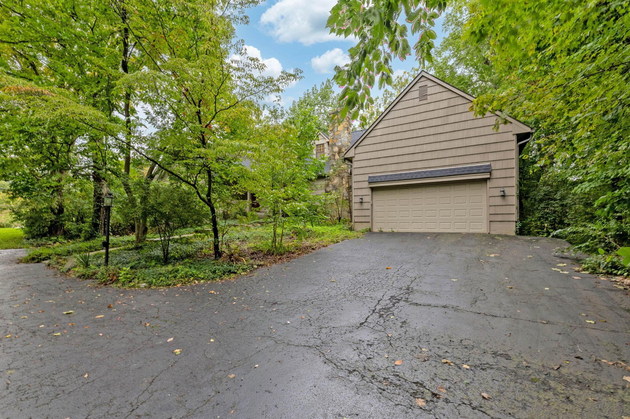 660 E Johnstown Road Property Photo 4