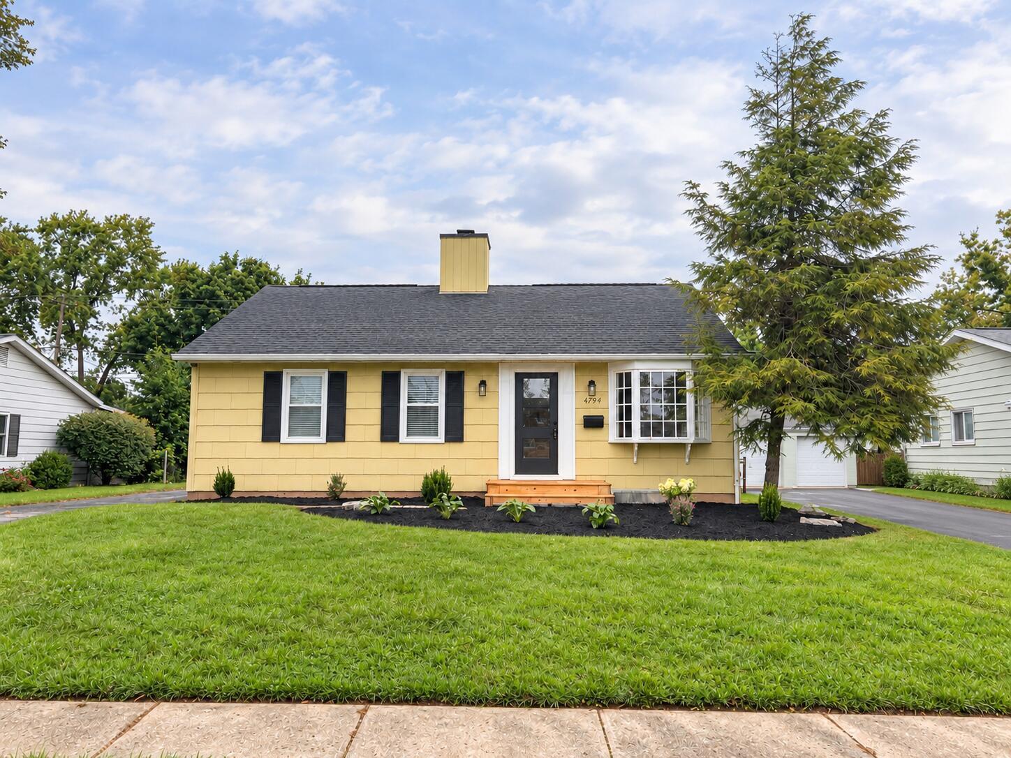4794 Hillcrest Street N Property Photo 1