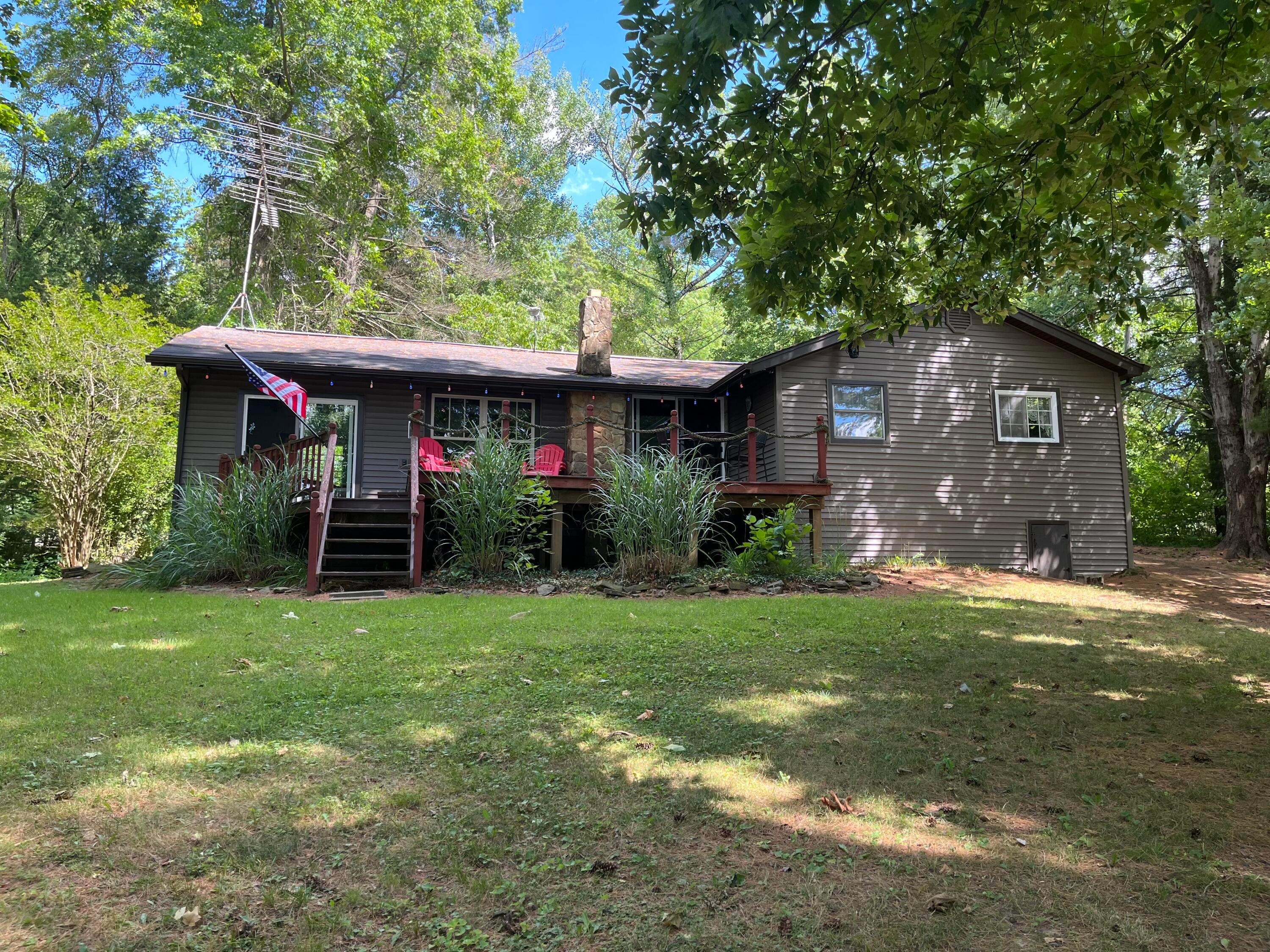 27 Margo Lane Property Photo 1