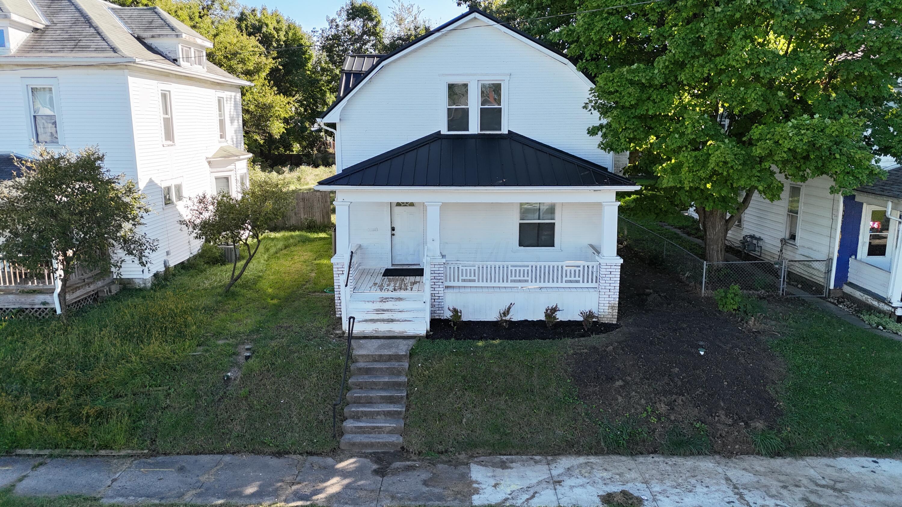 1585 Mound Street Property Photo 1