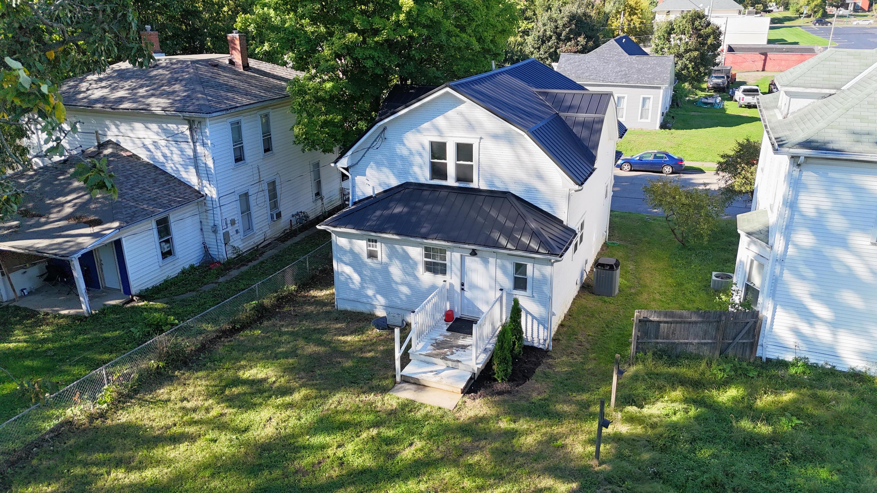 1585 Mound Street Property Photo 2