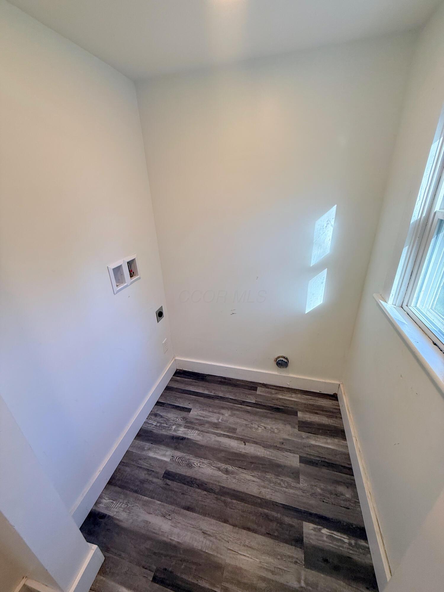 1585 Mound Street Property Photo 9