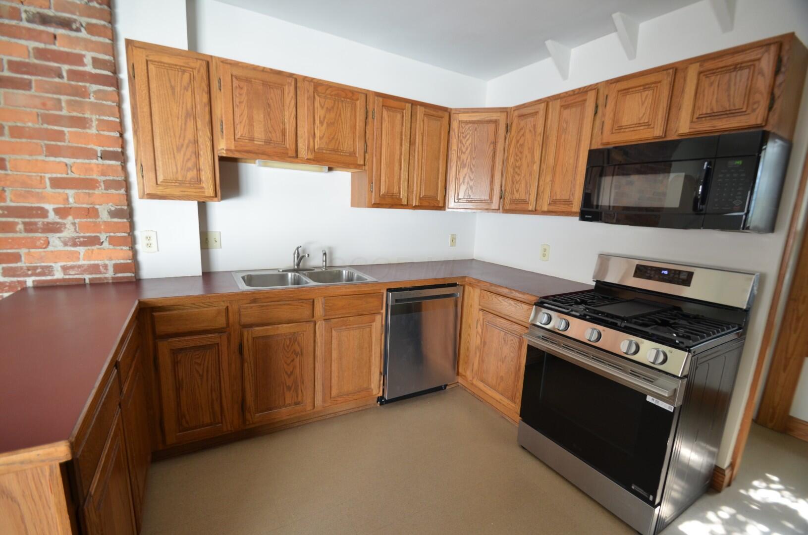 853 Oxley Road Property Photo 9