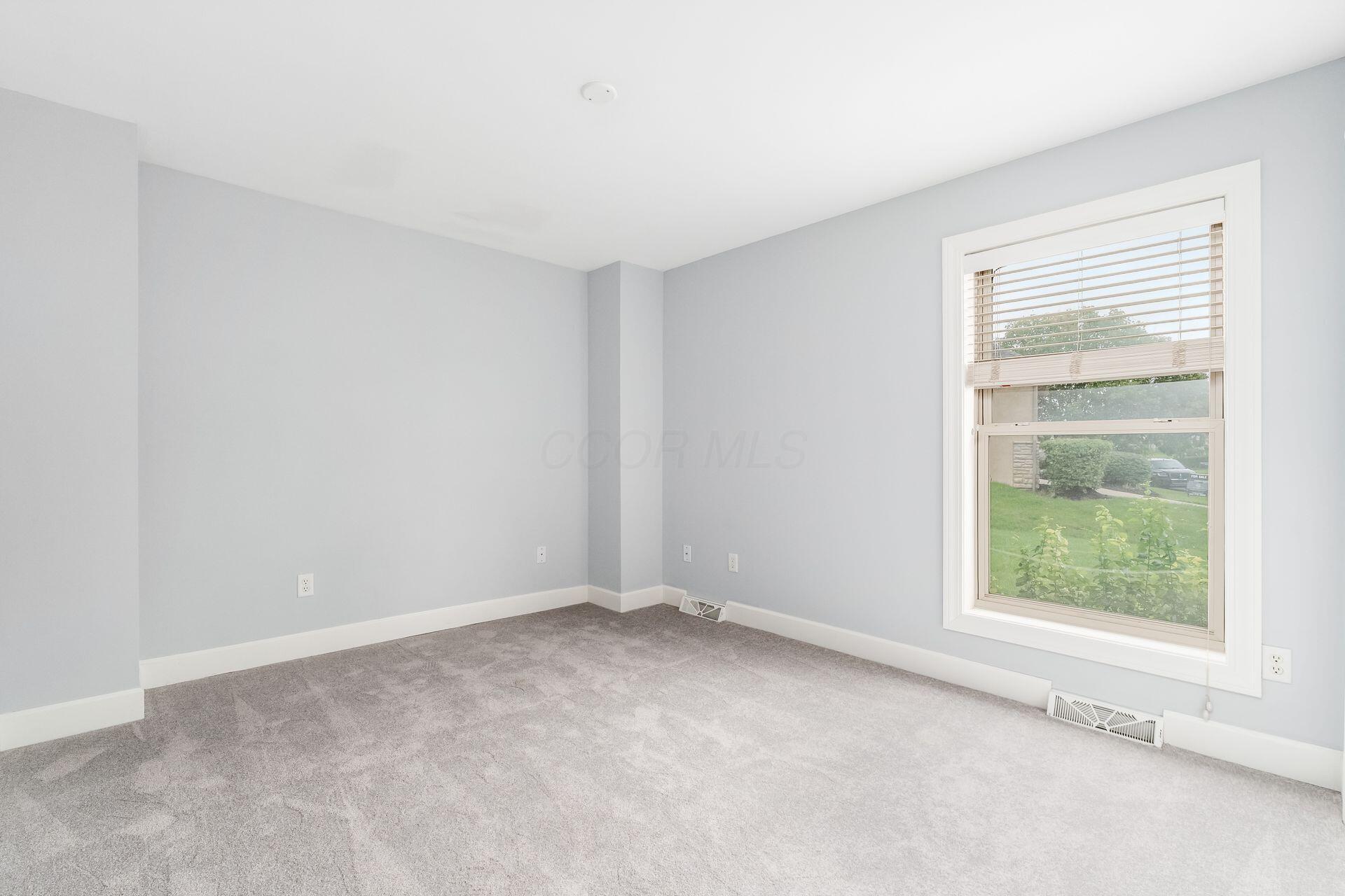405 Connors Grove Property Photo 28