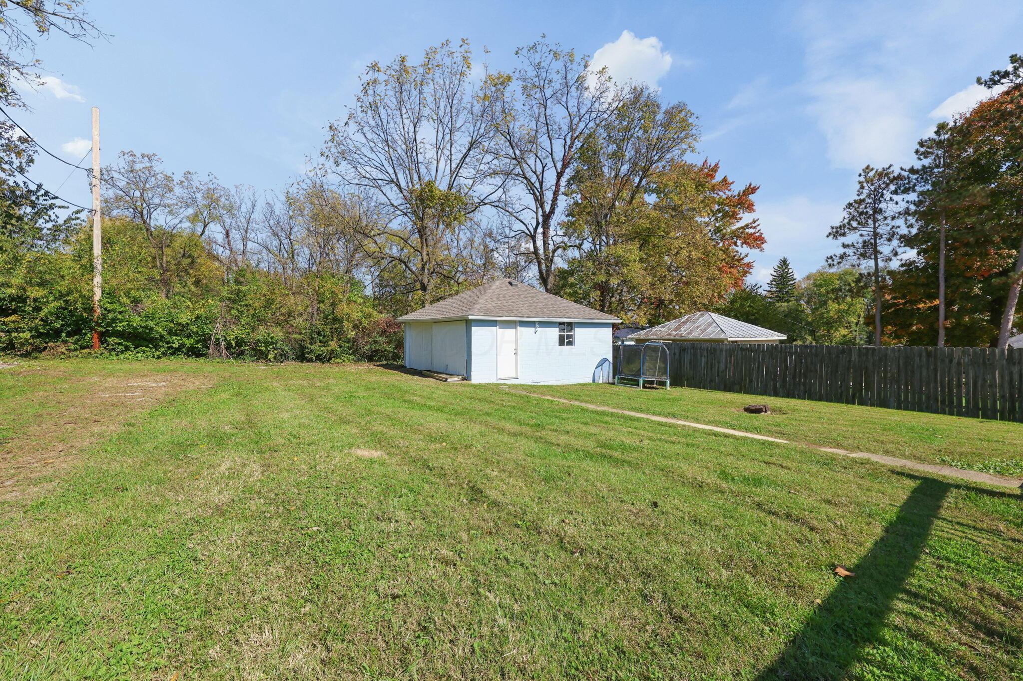 1318 W Maple Street Property Photo 32