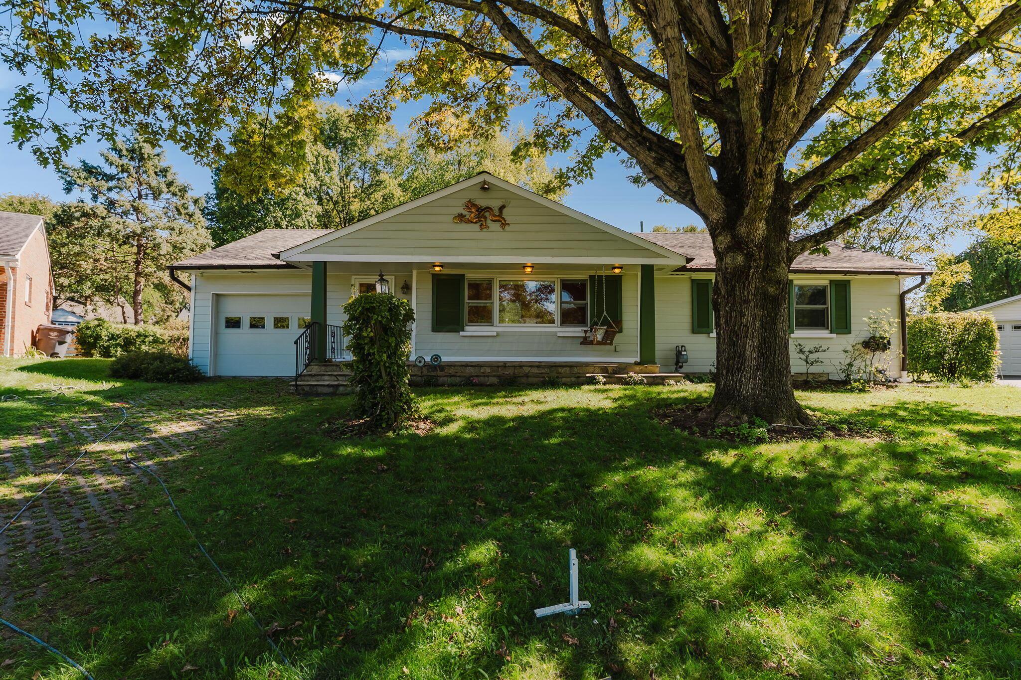 439 Granville Square Property Photo 1