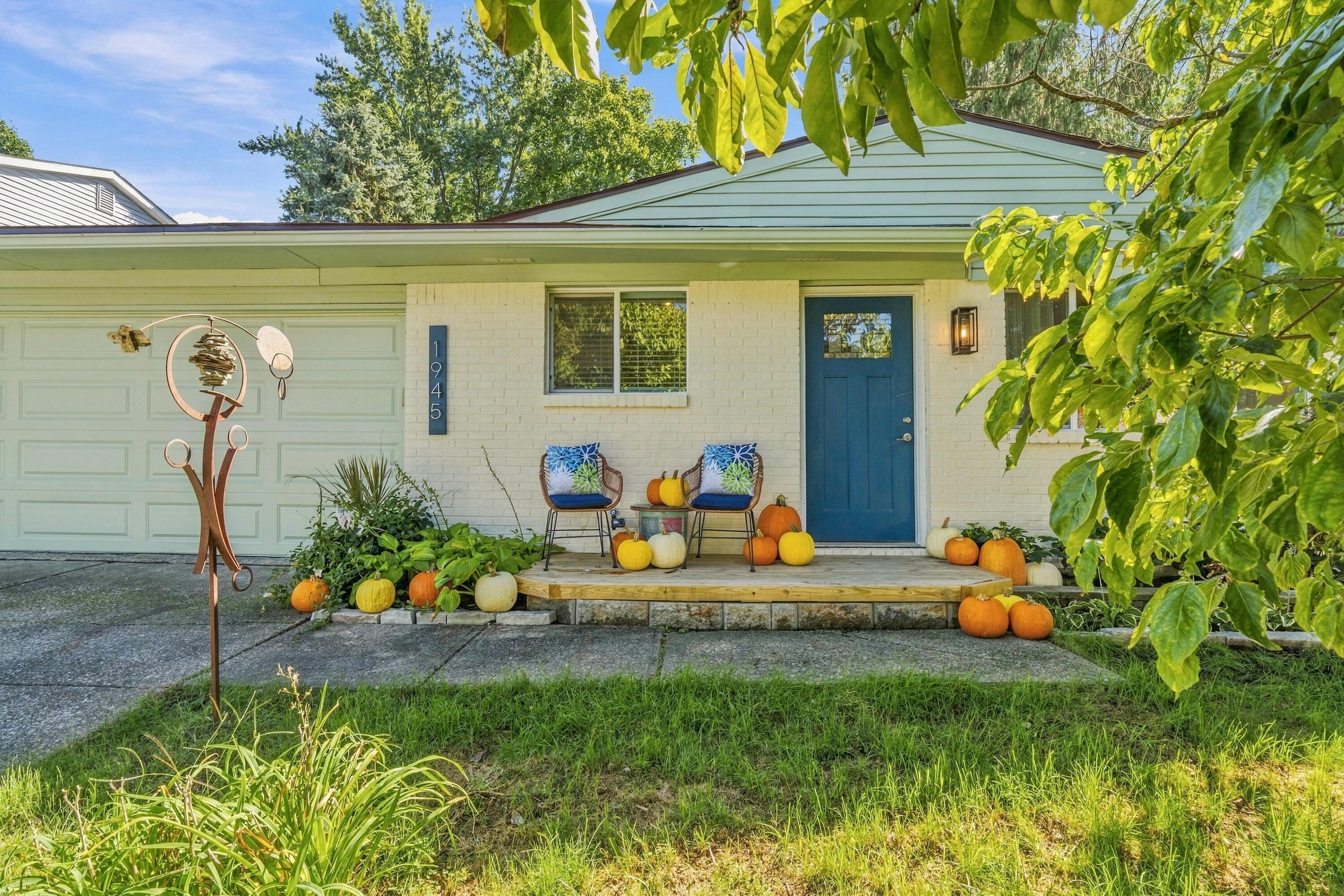 1945 Shallowford Avenue Property Photo 1