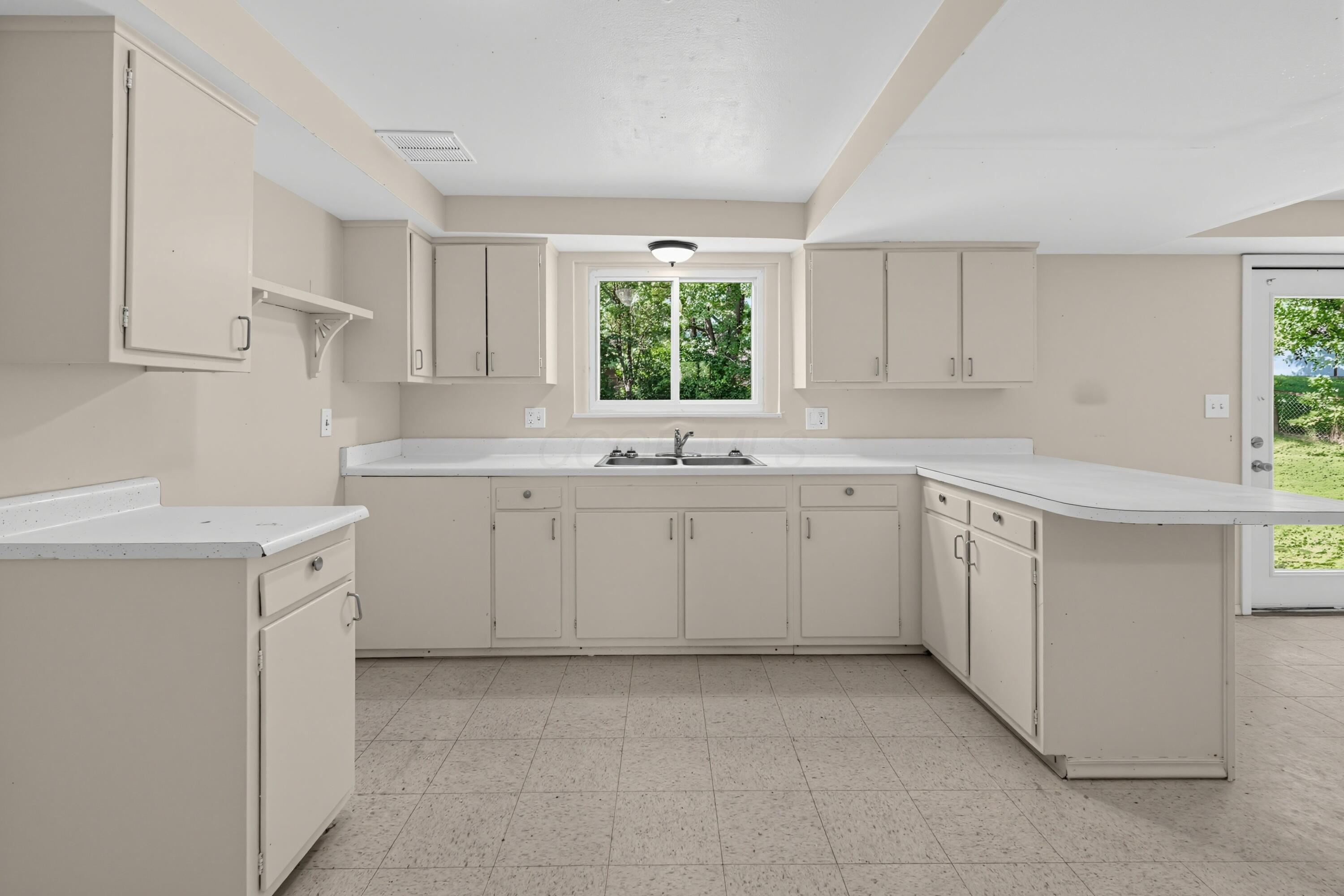 3636 Paris Boulevard Property Photo 16