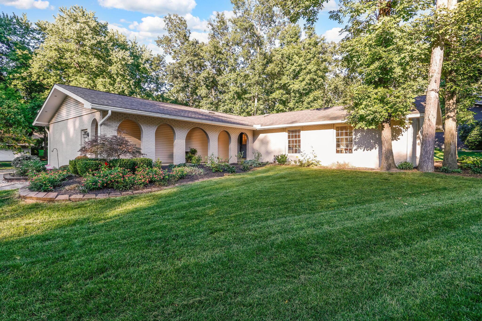 1594 Oakview Drive Property Photo 1