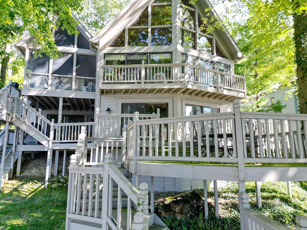 637 King Beach Drive