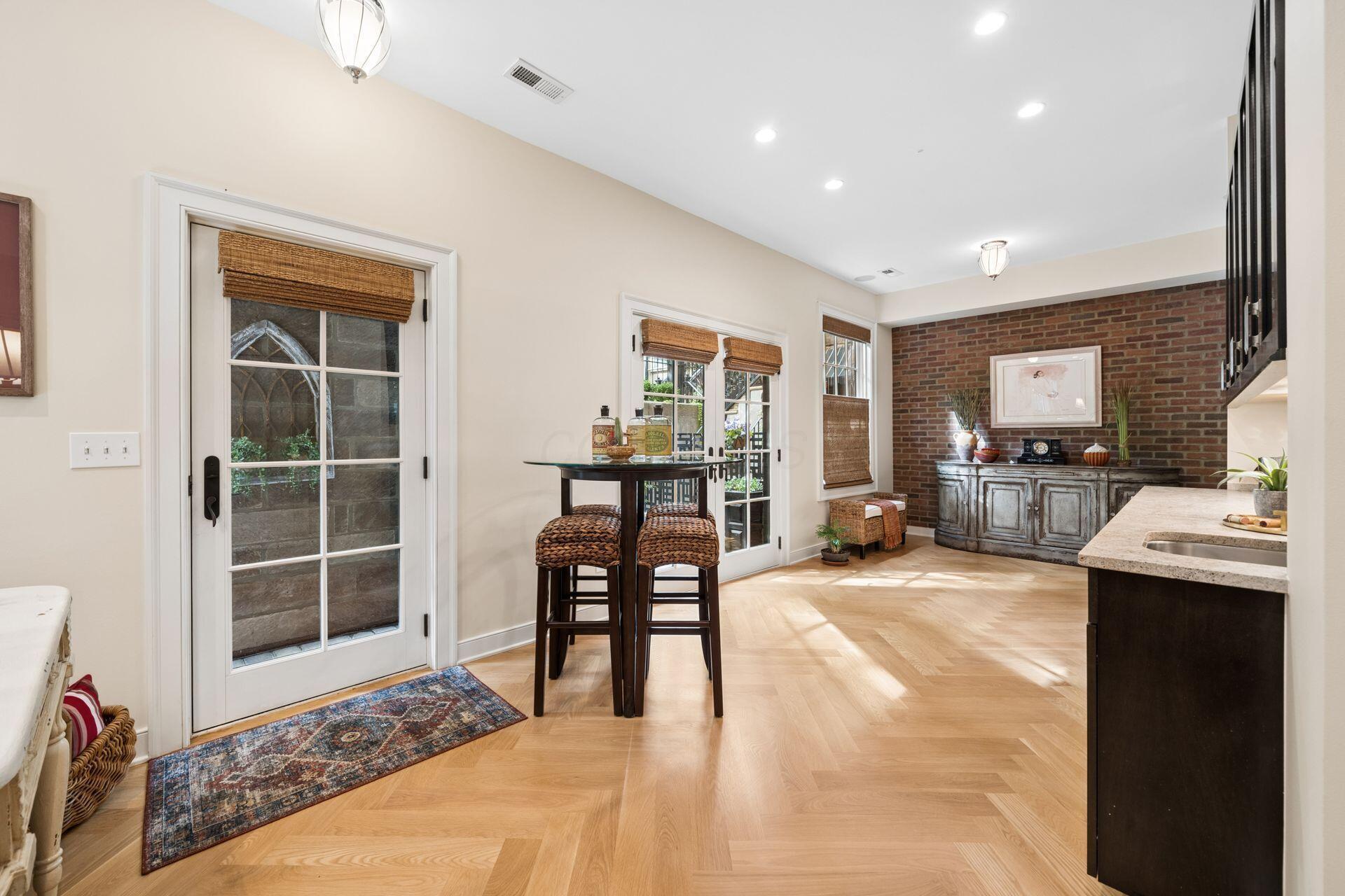 184 E Gay Street, Th9 Property Photo 26