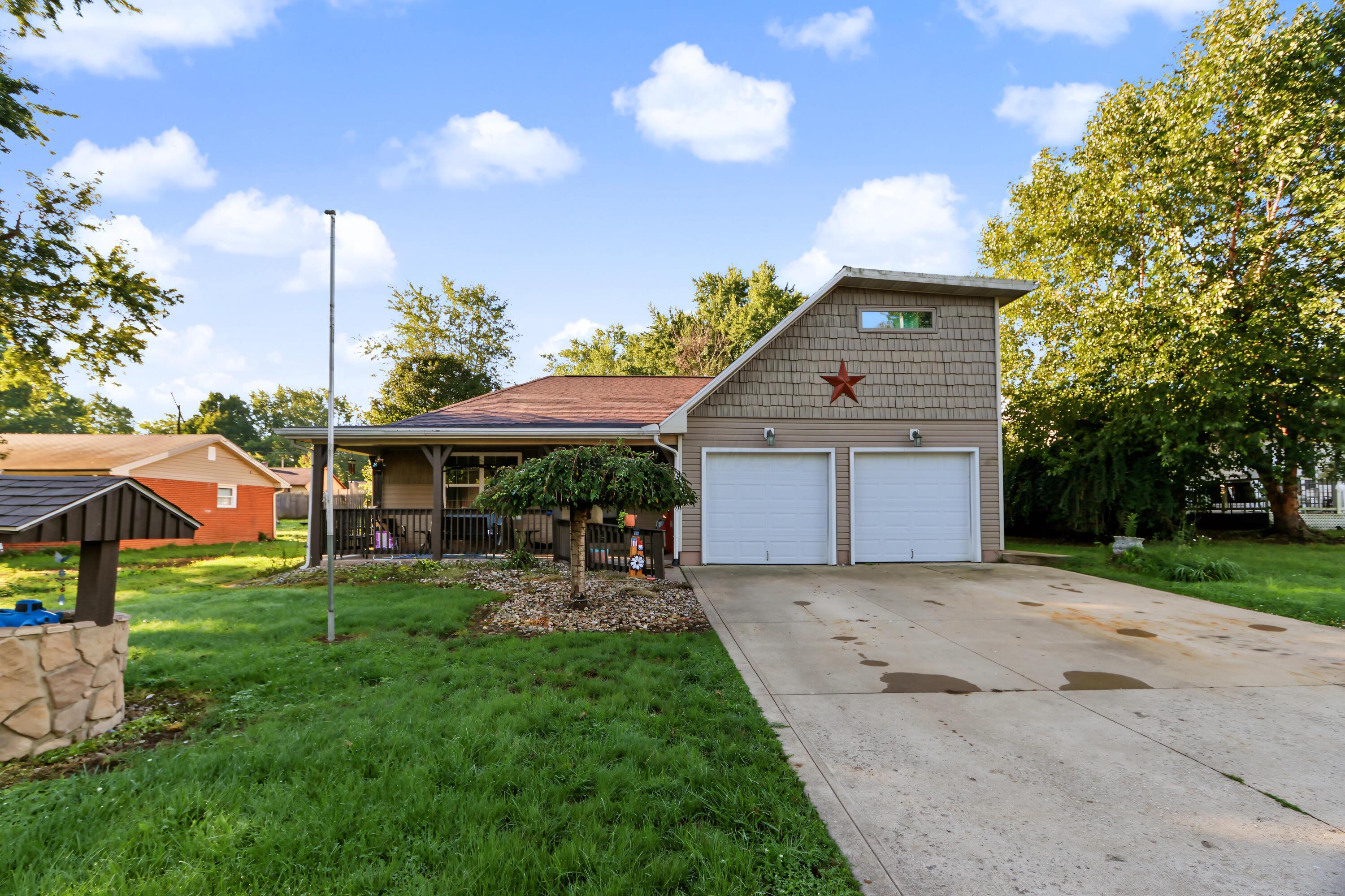 1976 Farmdale Road Property Photo 1