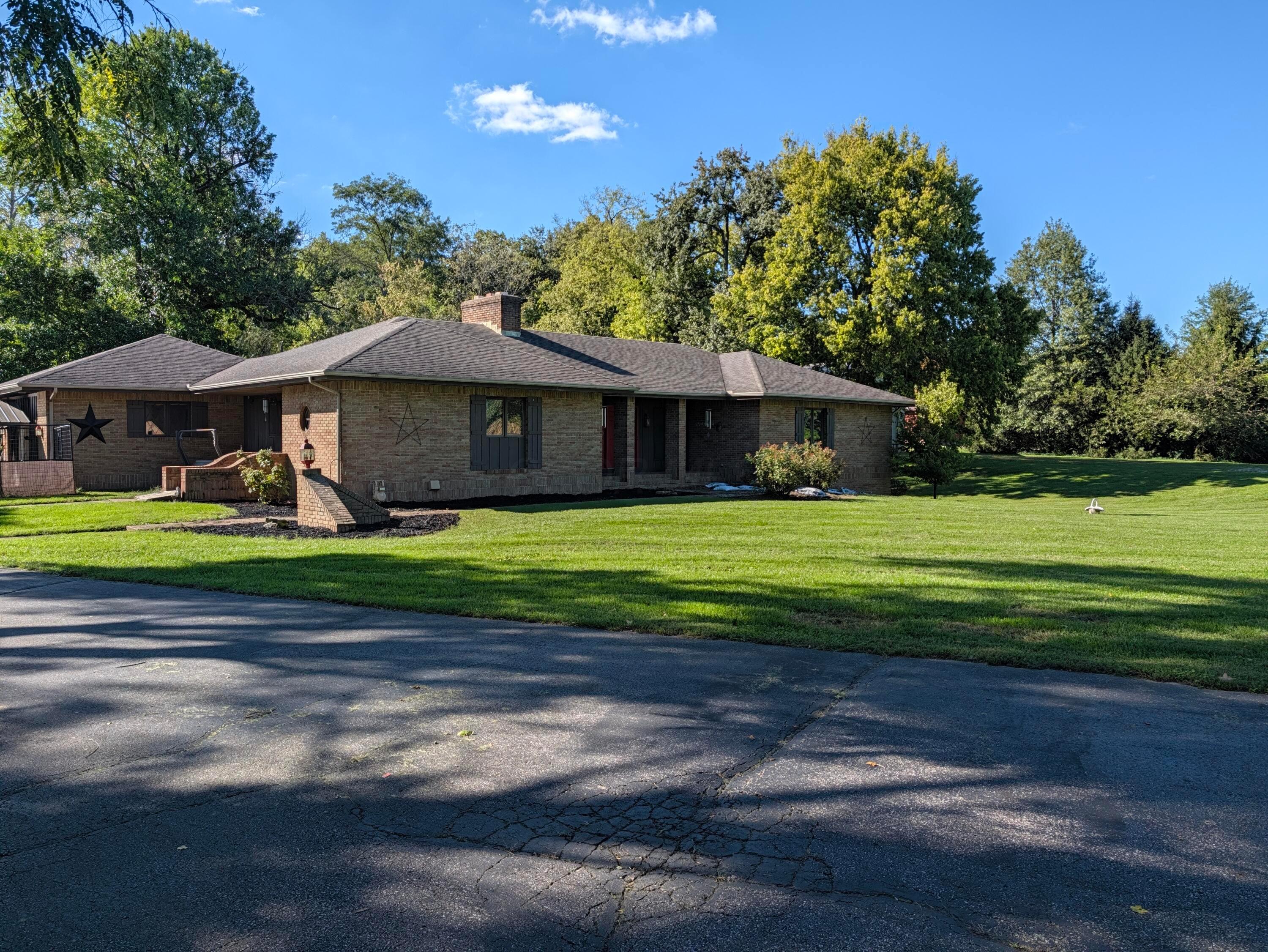 15025 Lockbourne Eastern Road Property Photo 1