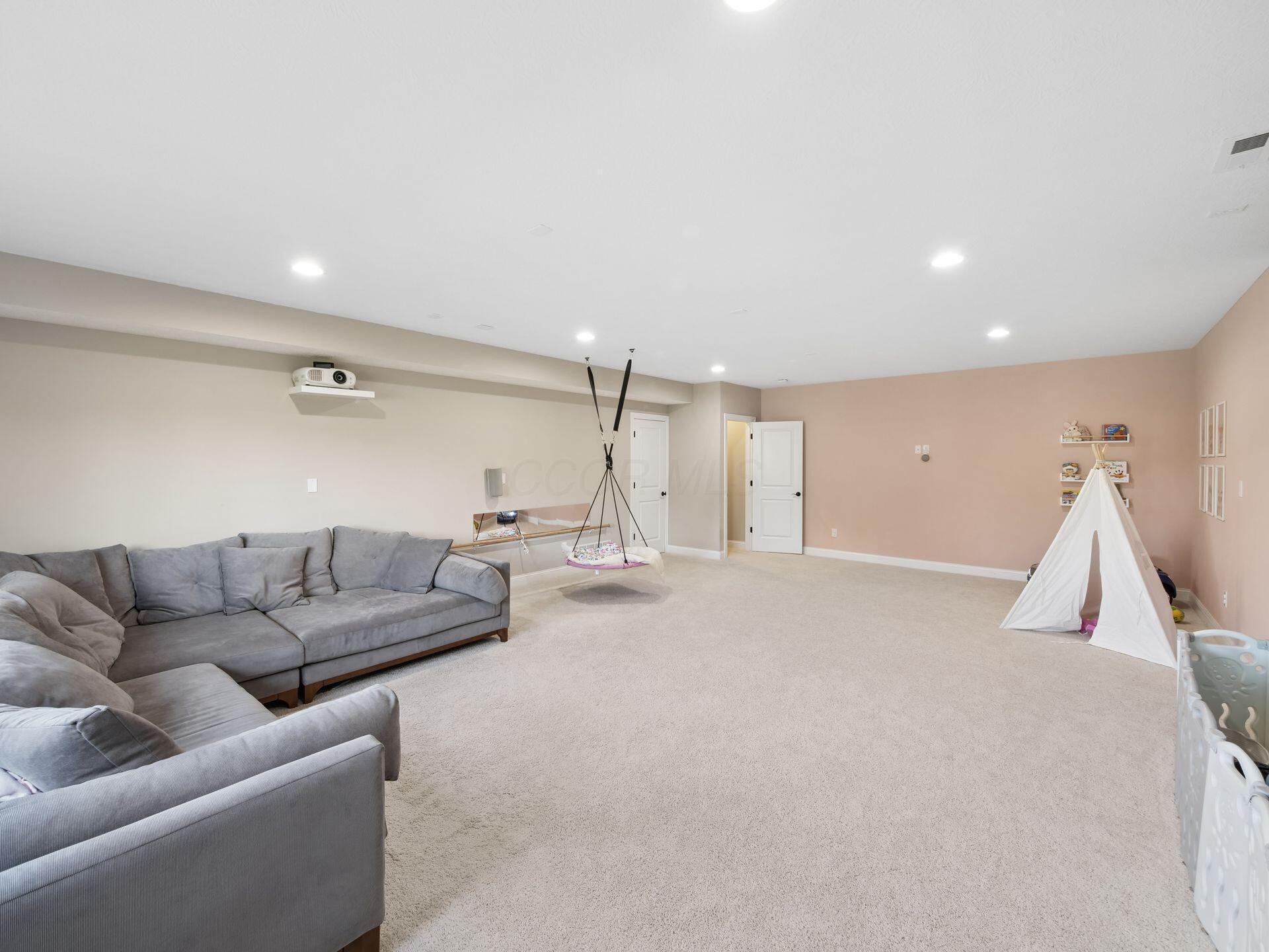 206 Ingleton Court Property Photo 58