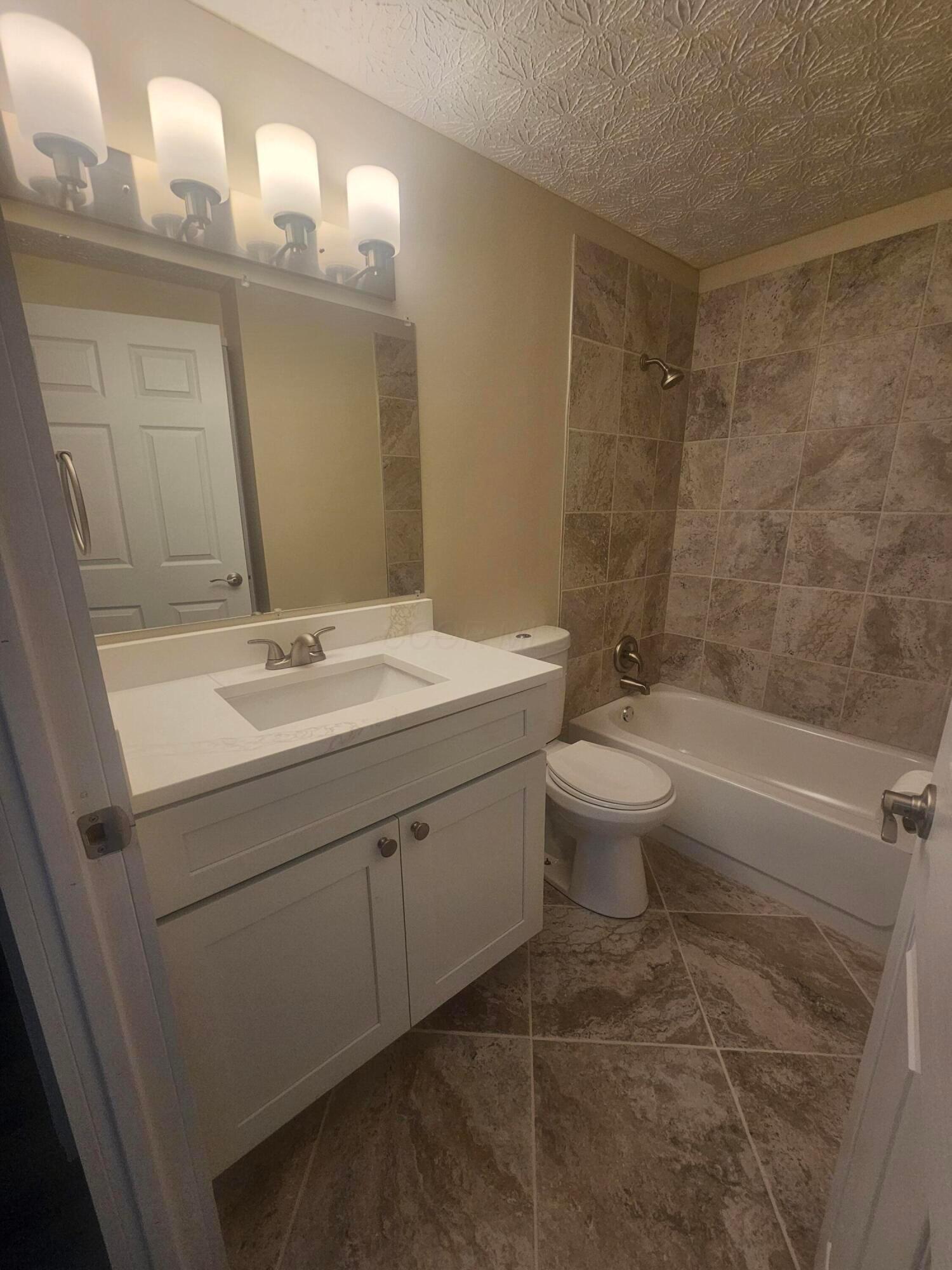 1726 Sunapple Way Property Photo 3