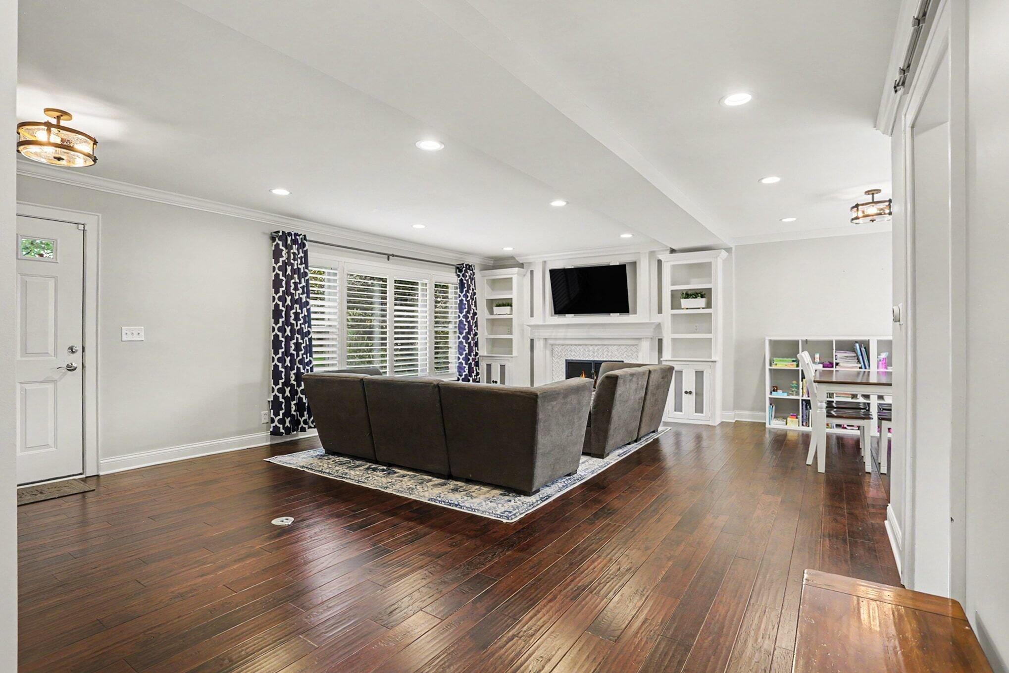 2553 Chester Road Property Photo 9