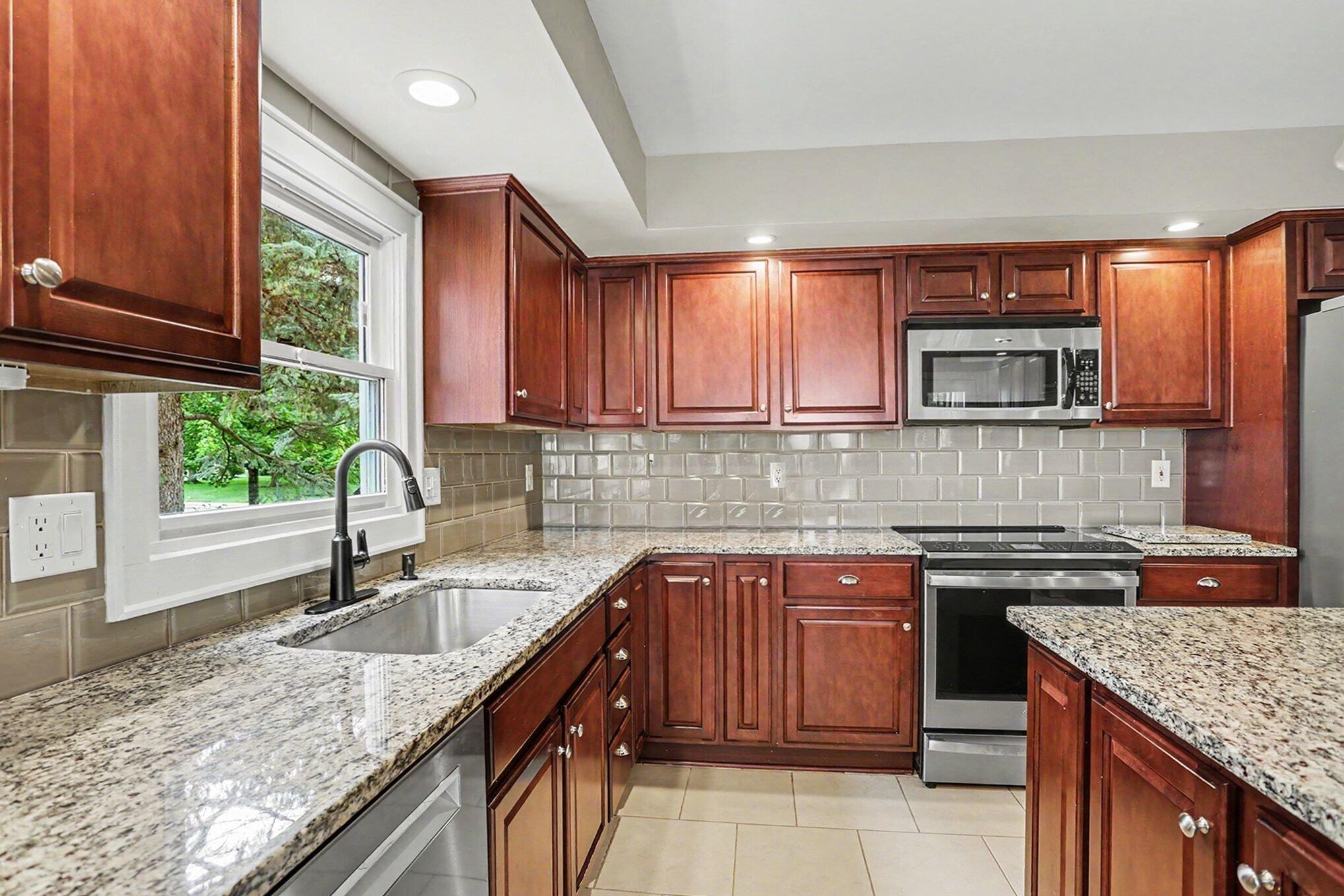 2553 Chester Road Property Photo 13