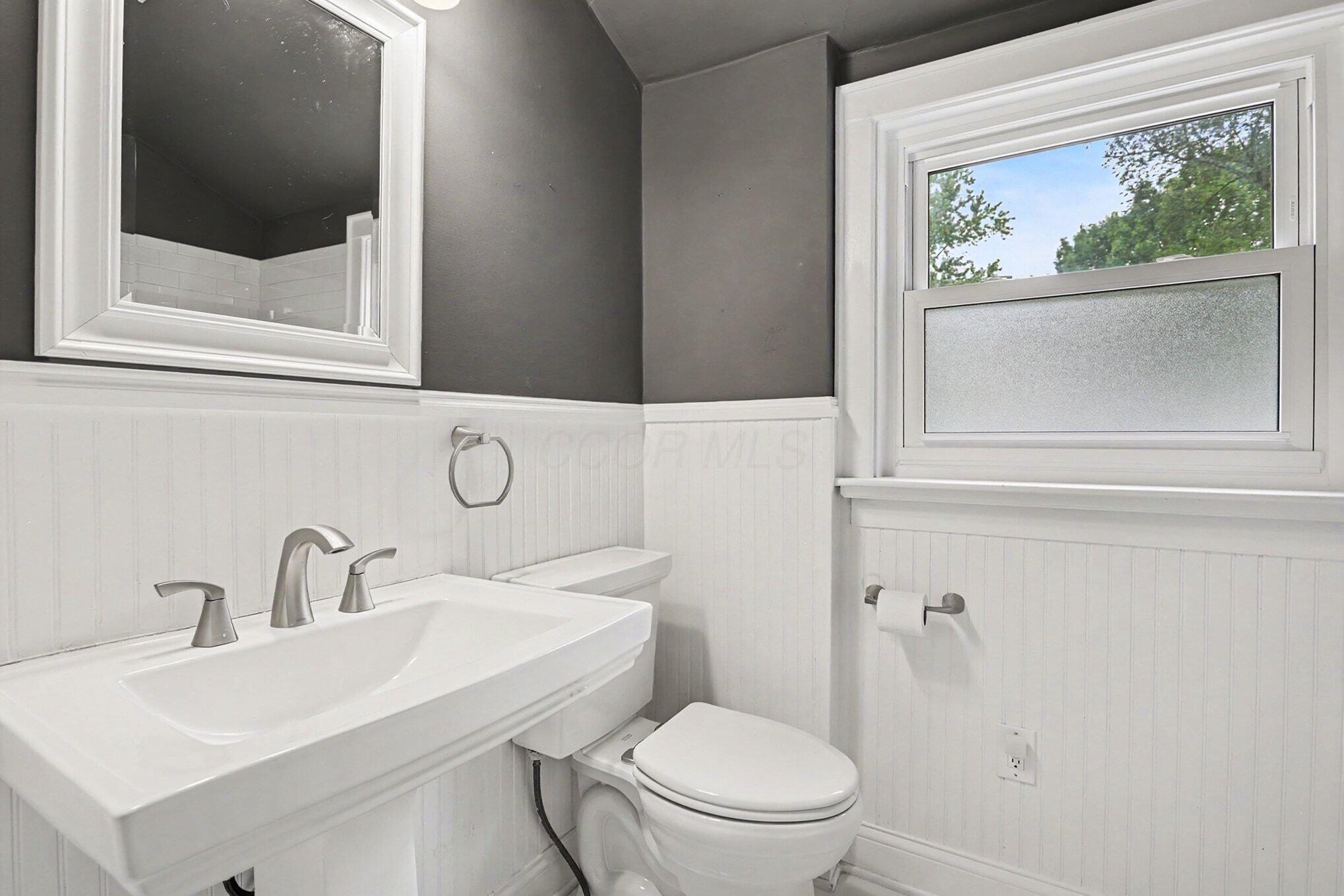 2553 Chester Road Property Photo 16