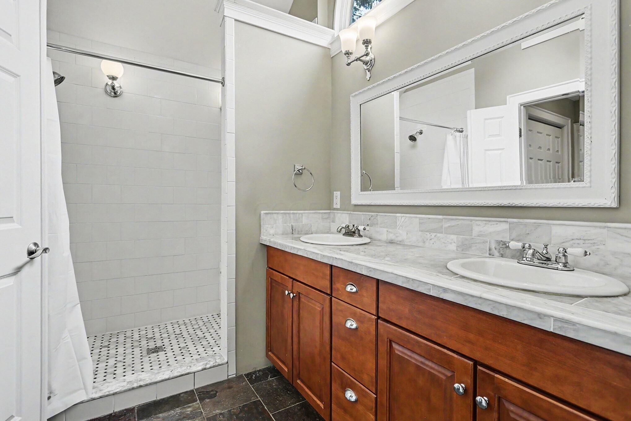 2553 Chester Road Property Photo 21