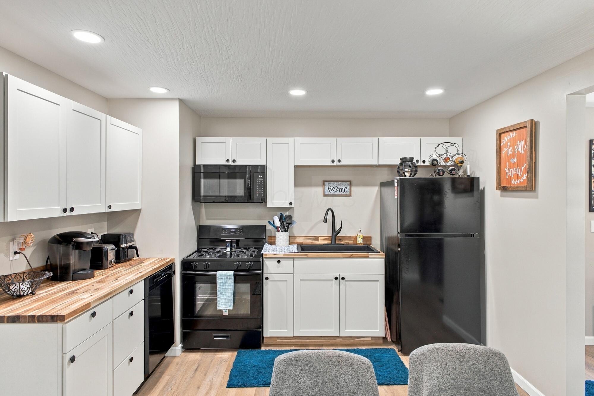 1125 Martinique Drive Property Photo 5