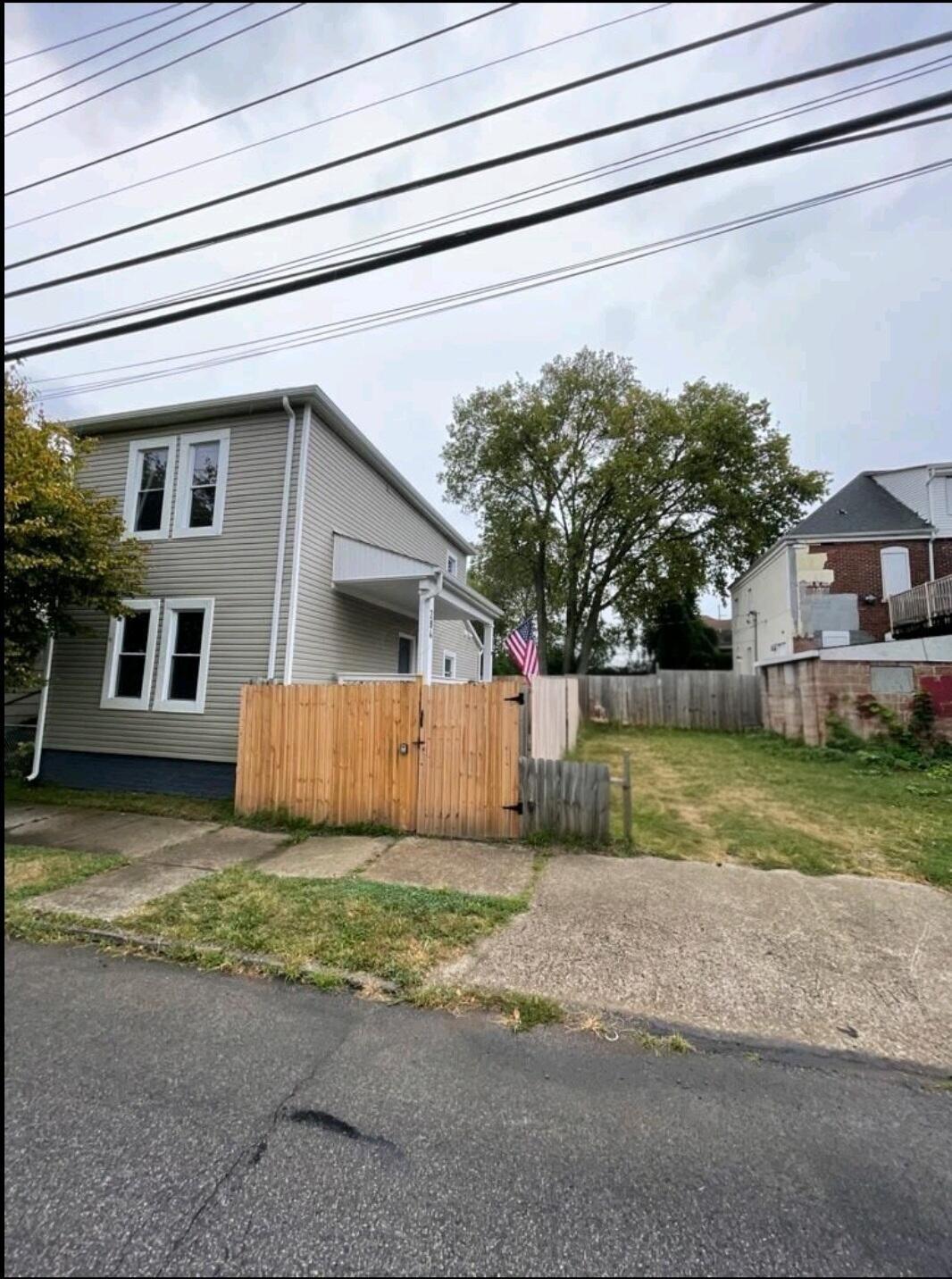 284 S Davis Avenue Property Photo 1