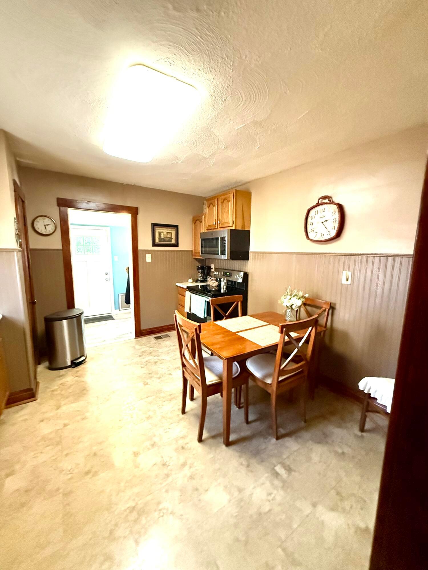 327 E Elm Street Property Photo 10