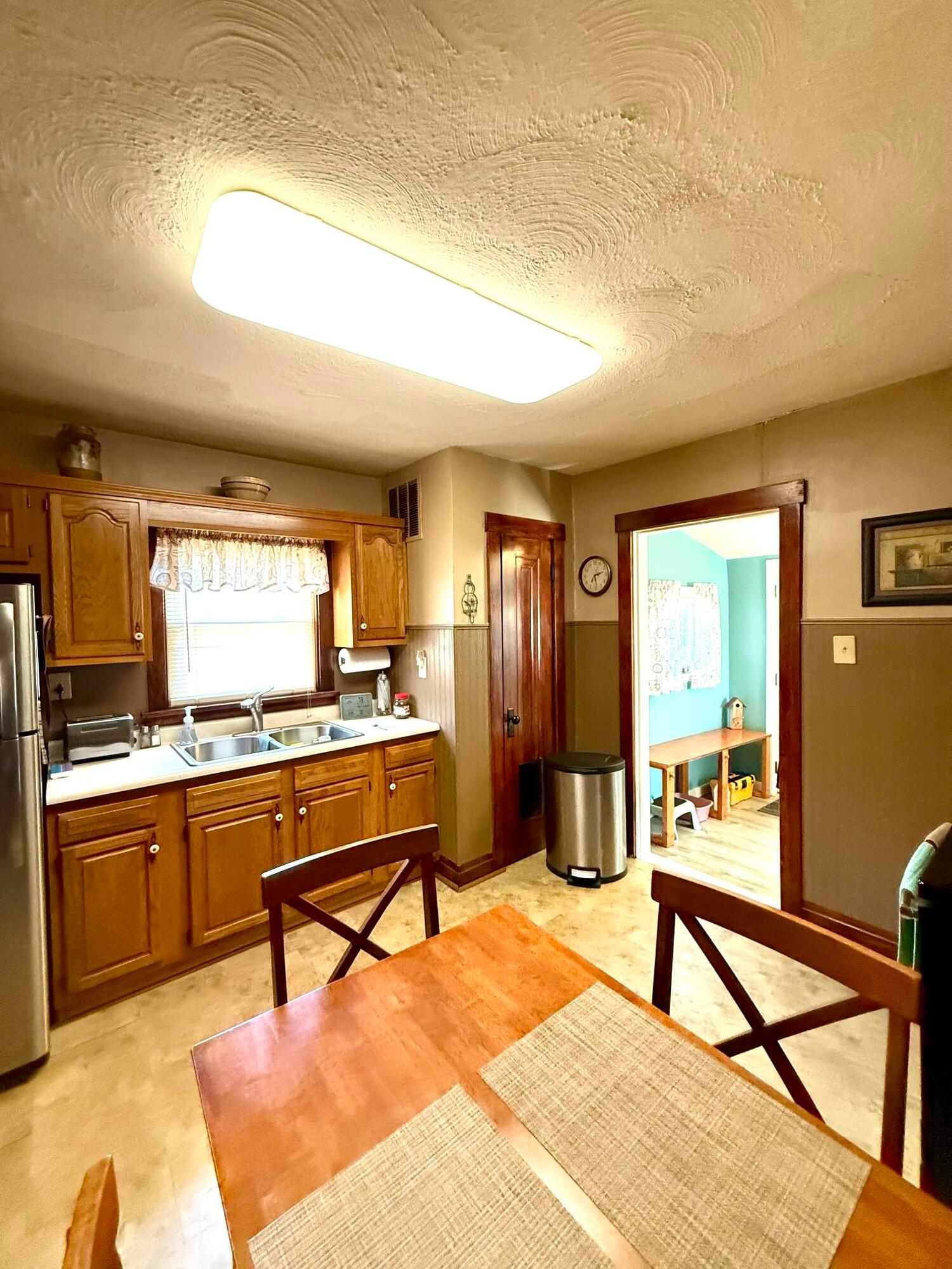 327 E Elm Street Property Photo 11