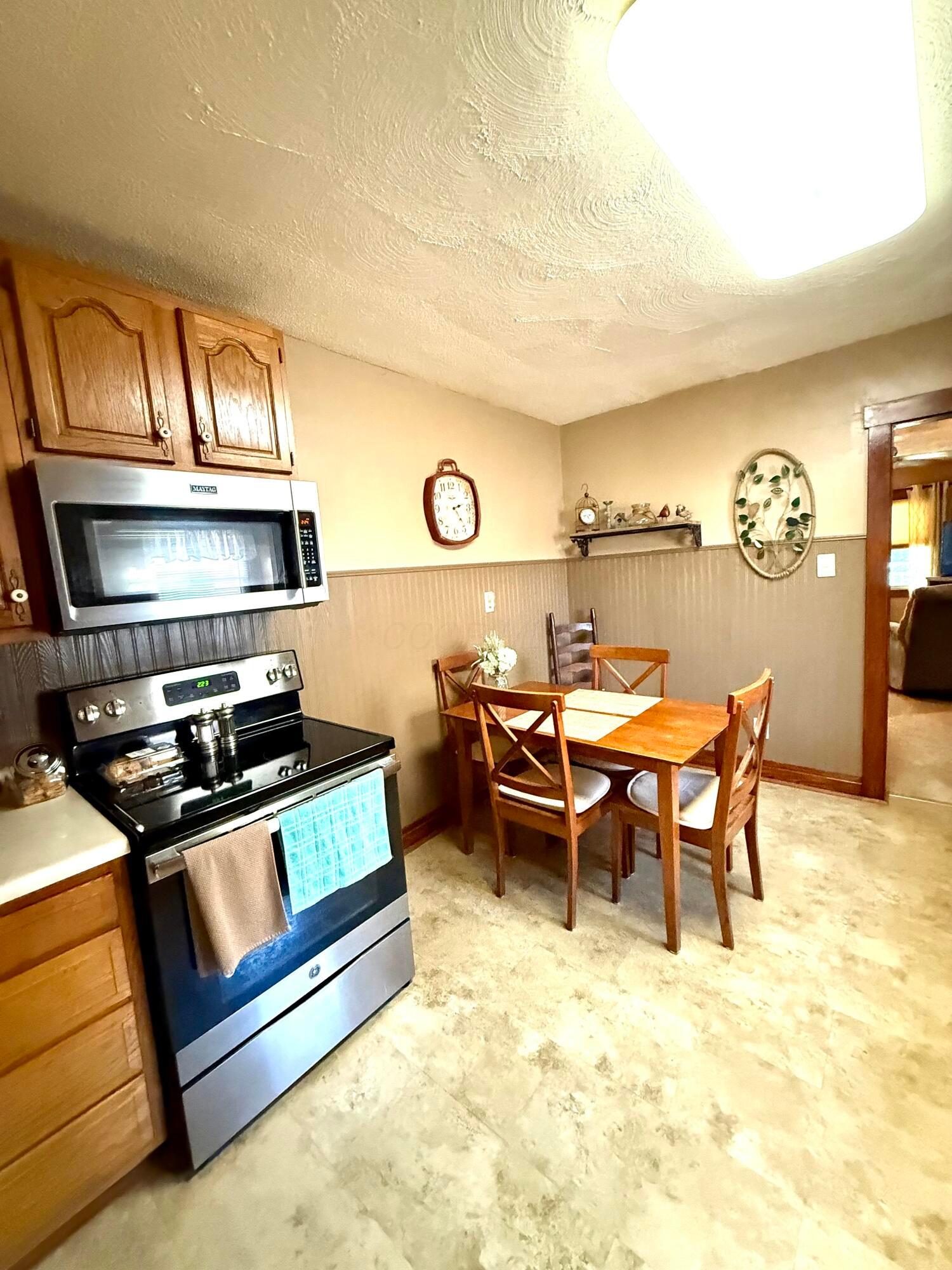 327 E Elm Street Property Photo 12