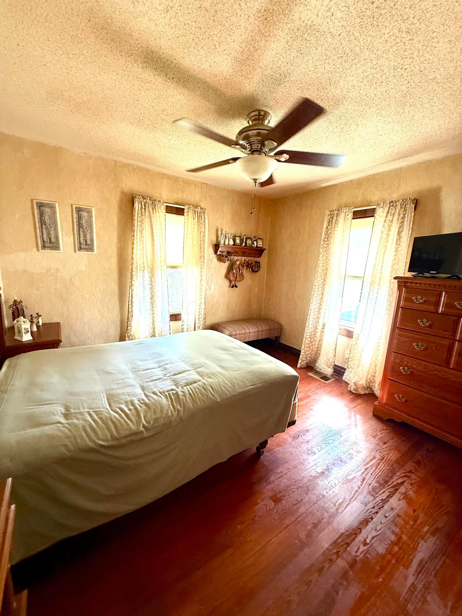 327 E Elm Street Property Photo 17