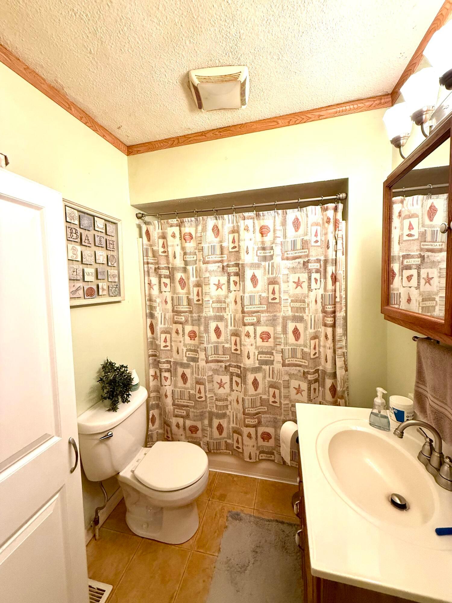 327 E Elm Street Property Photo 20