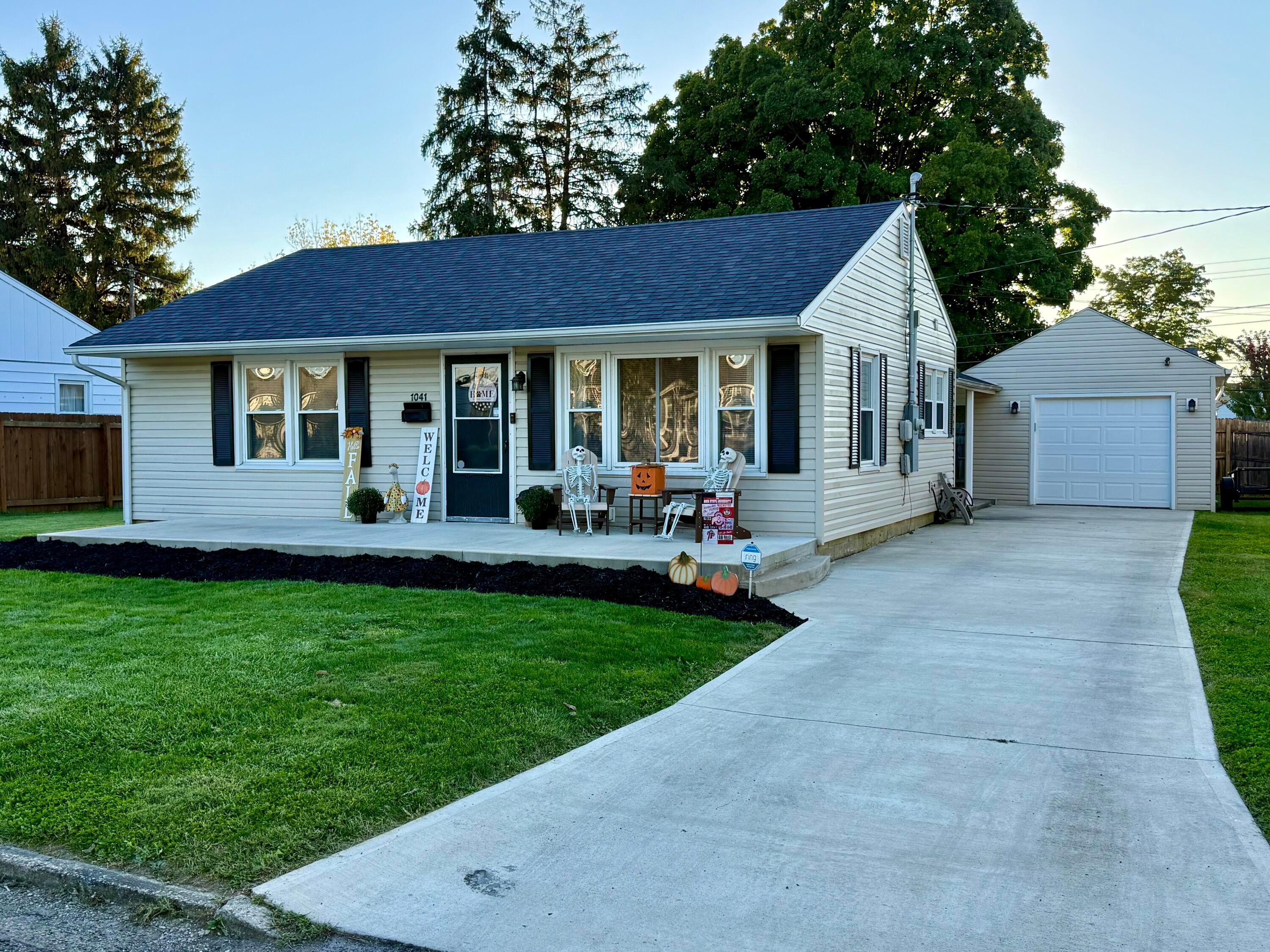 1041 Sunshine Street Property Photo 1