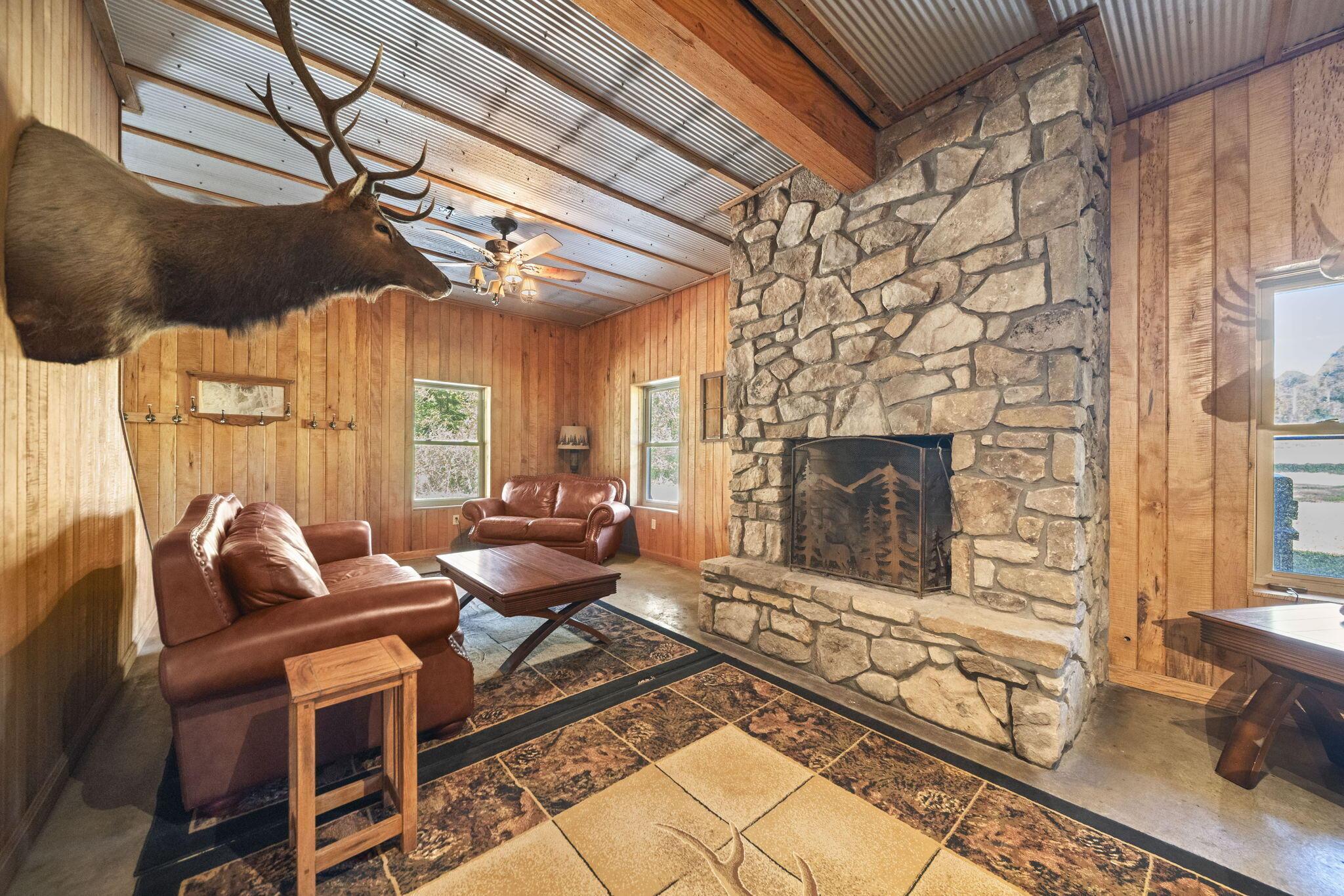 15909 Middlefork Road Property Photo 8
