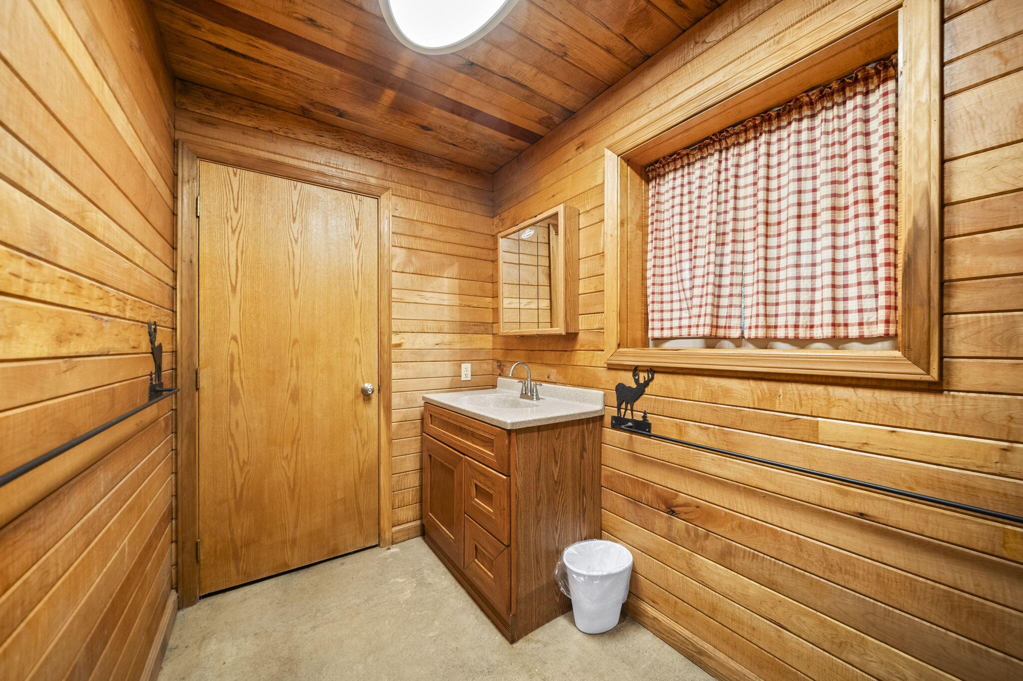 15909 Middlefork Road Property Photo 24