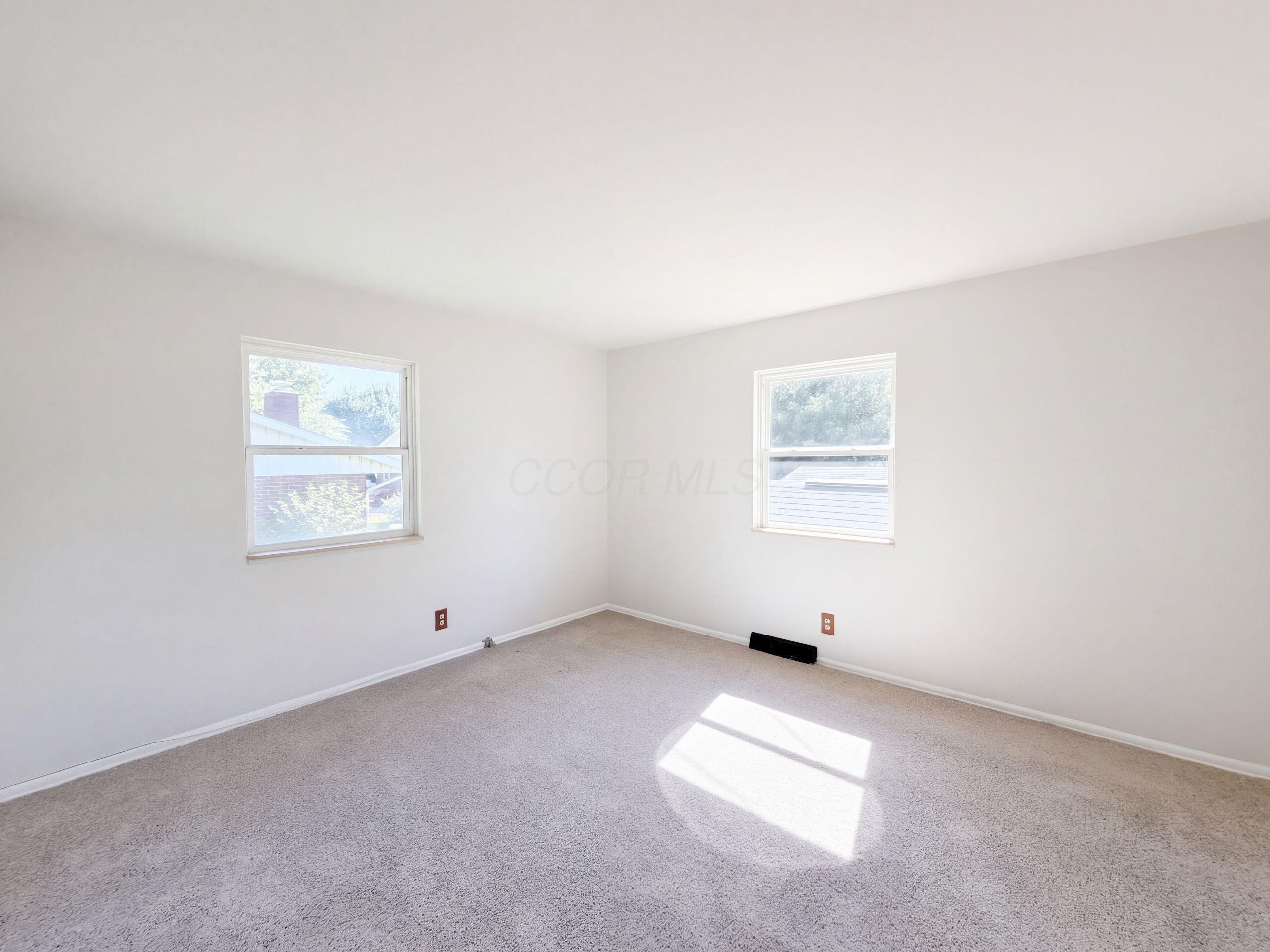 55 Fieldpoint Road Property Photo 4