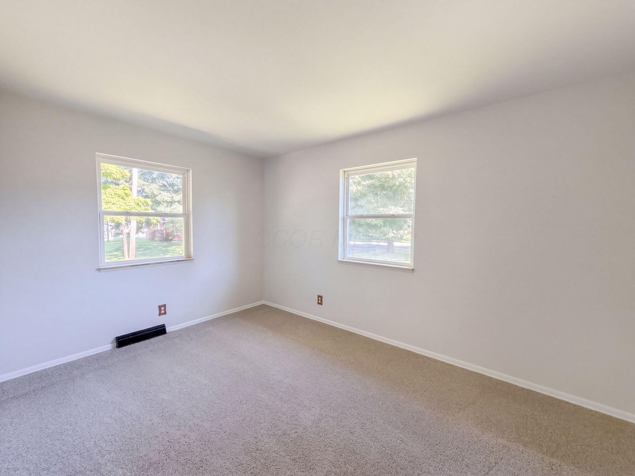 55 Fieldpoint Road Property Photo 13