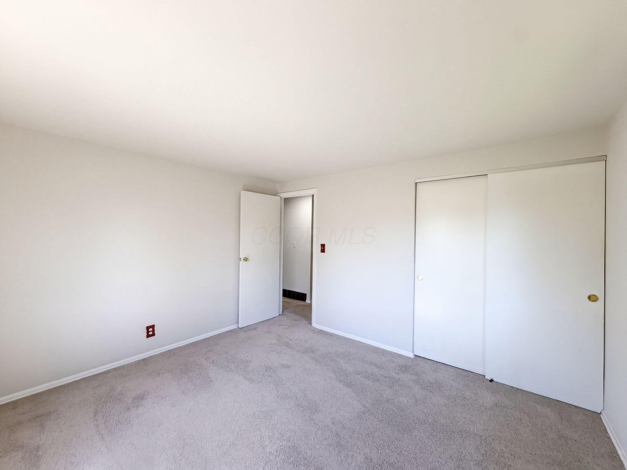 55 Fieldpoint Road Property Photo 14