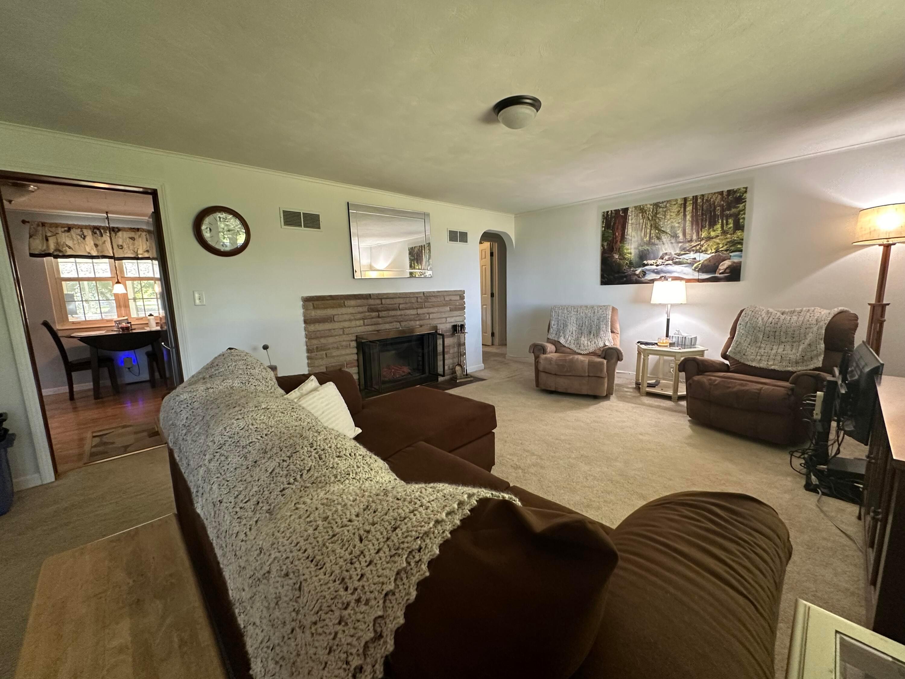 340 S Napoleon Road Property Photo 6