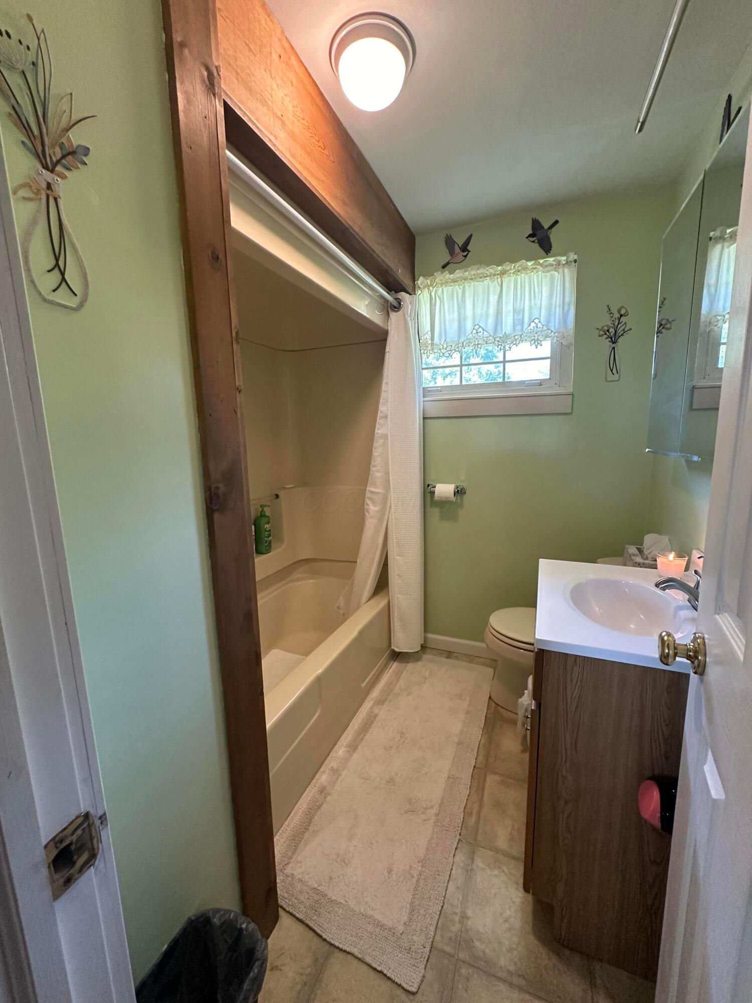 340 S Napoleon Road Property Photo 10