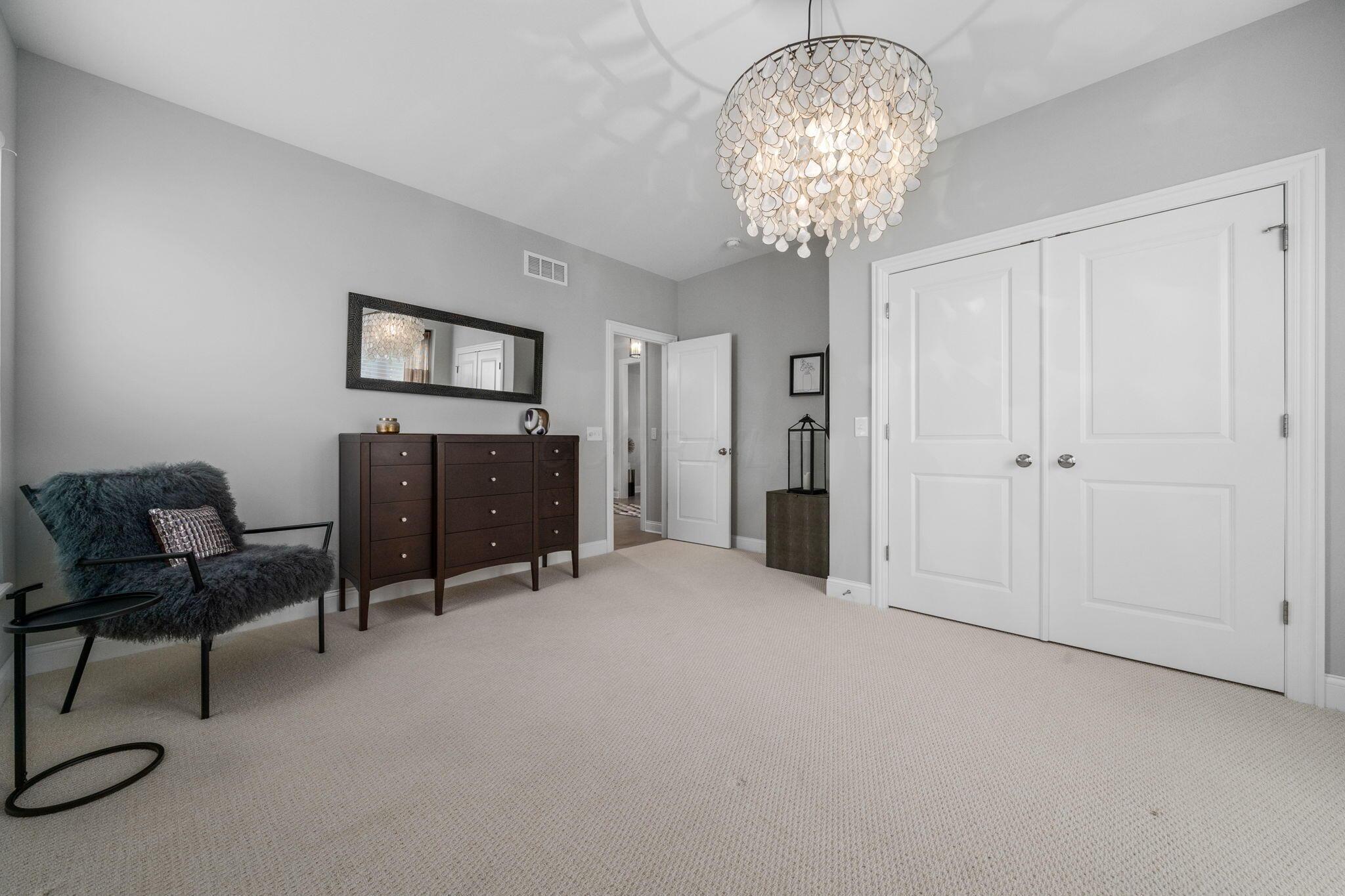 2596 Clemton Park E Property Photo 8