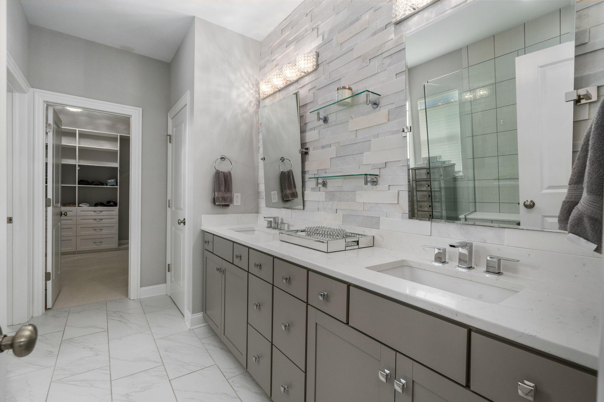 2596 Clemton Park E Property Photo 37