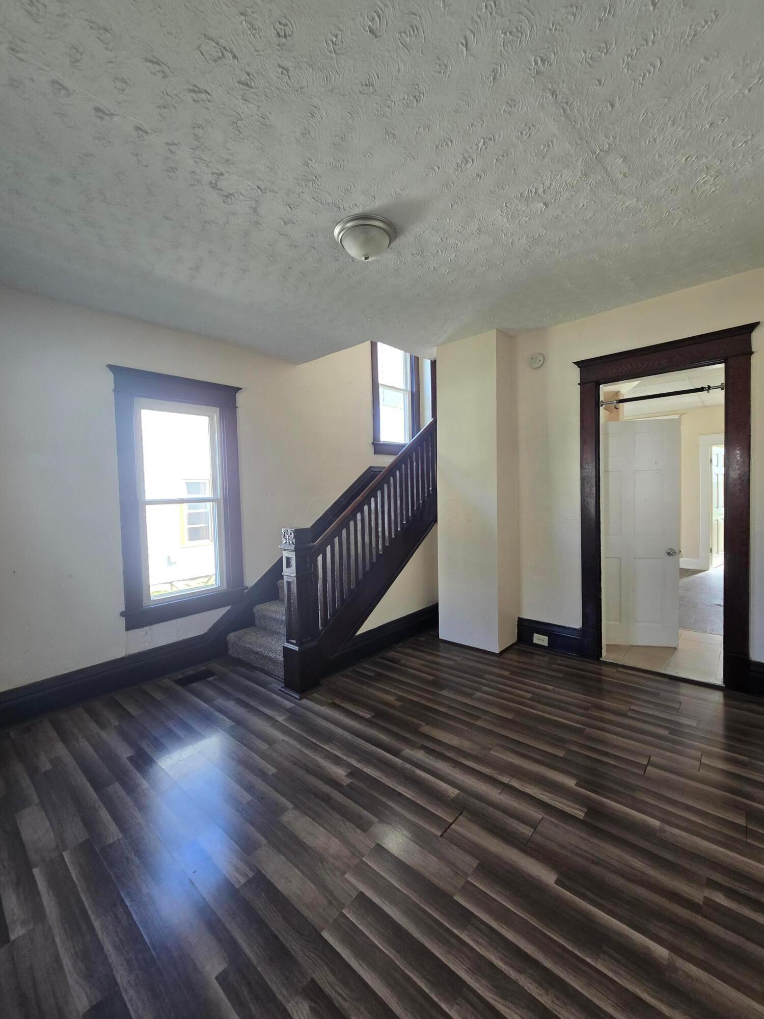 324 E 6th Avenue Property Photo 5