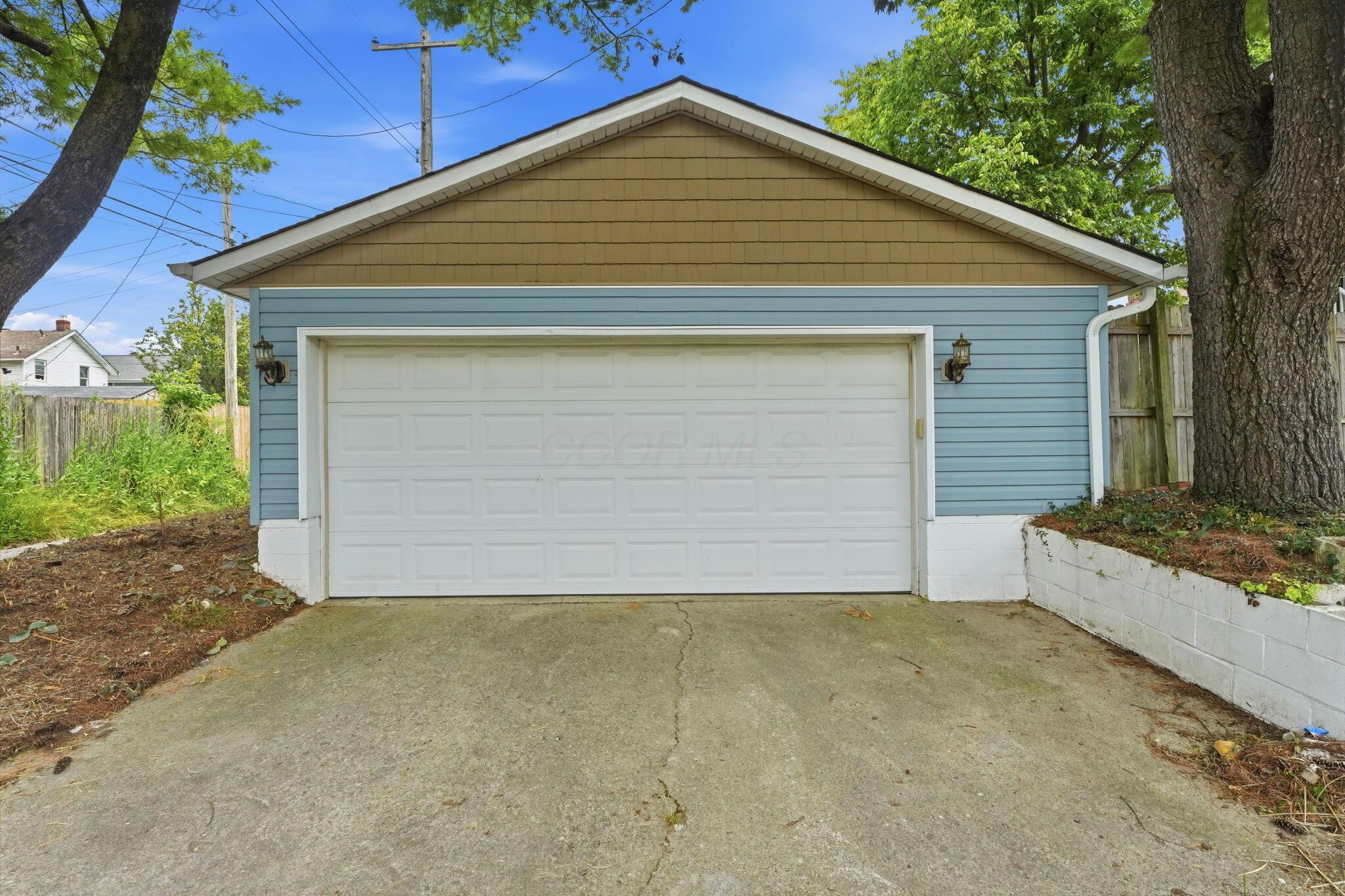 546 E Jenkins Avenue Property Photo 21