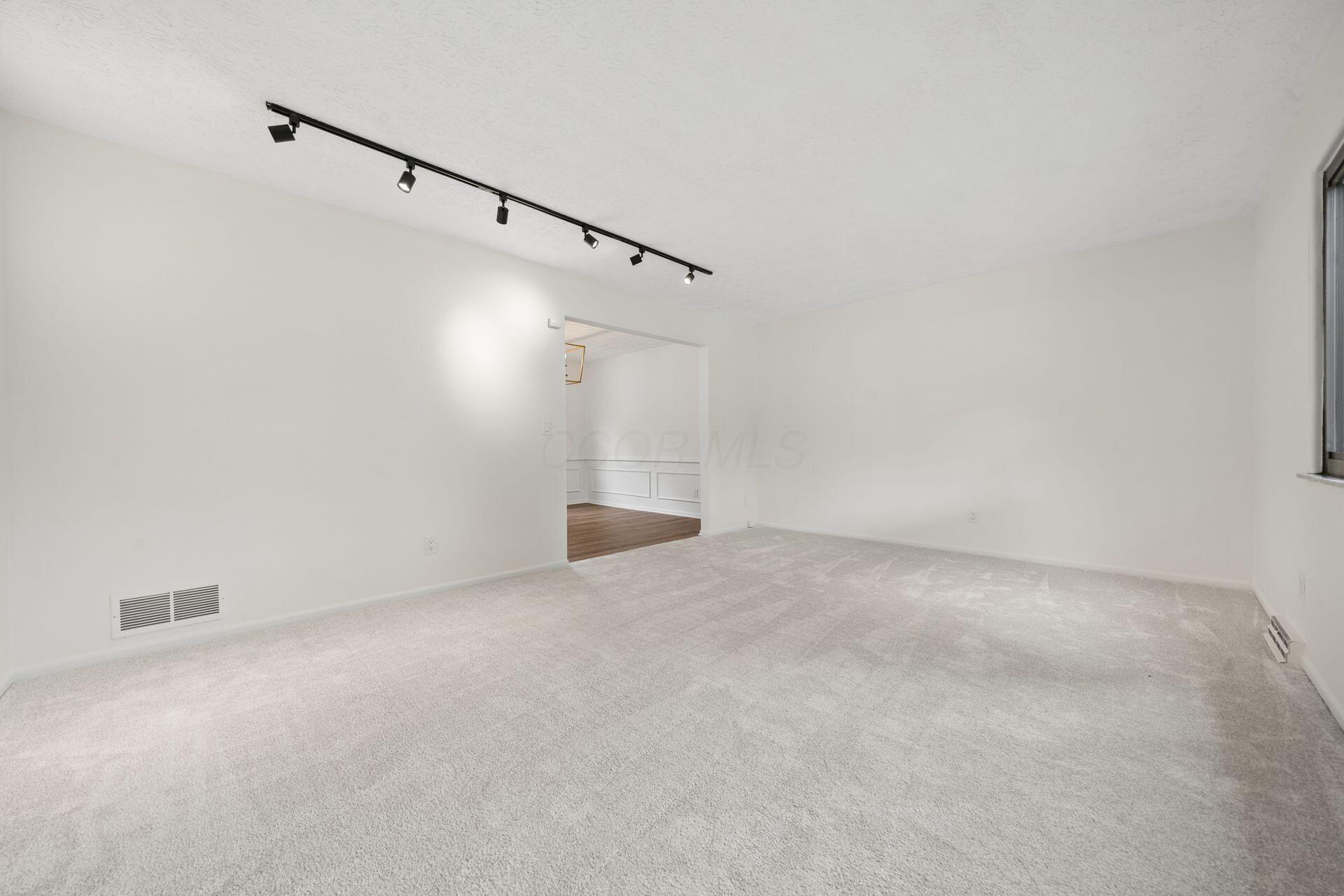 2900 Granada Hills Drive Property Photo 4