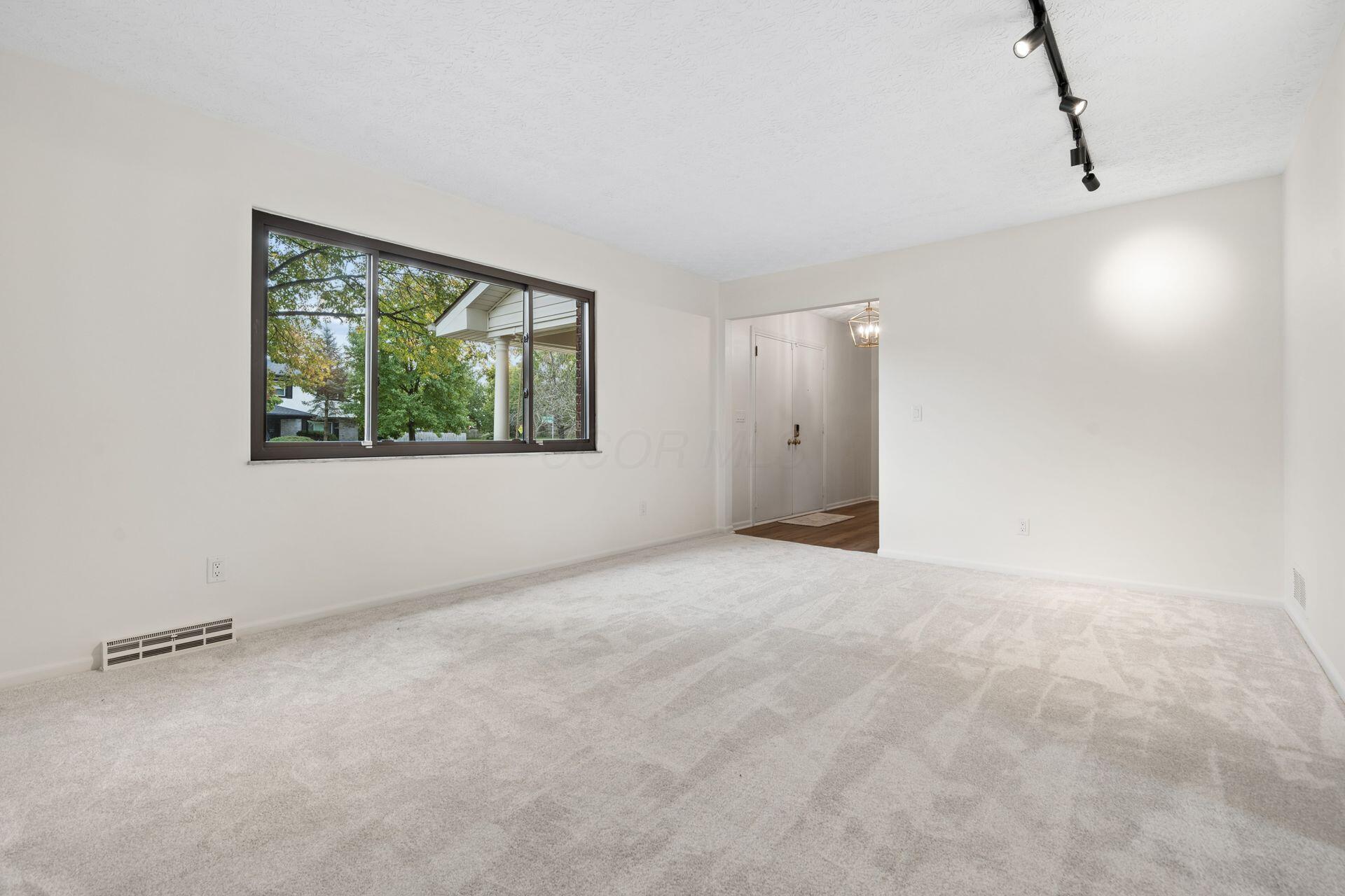 2900 Granada Hills Drive Property Photo 5