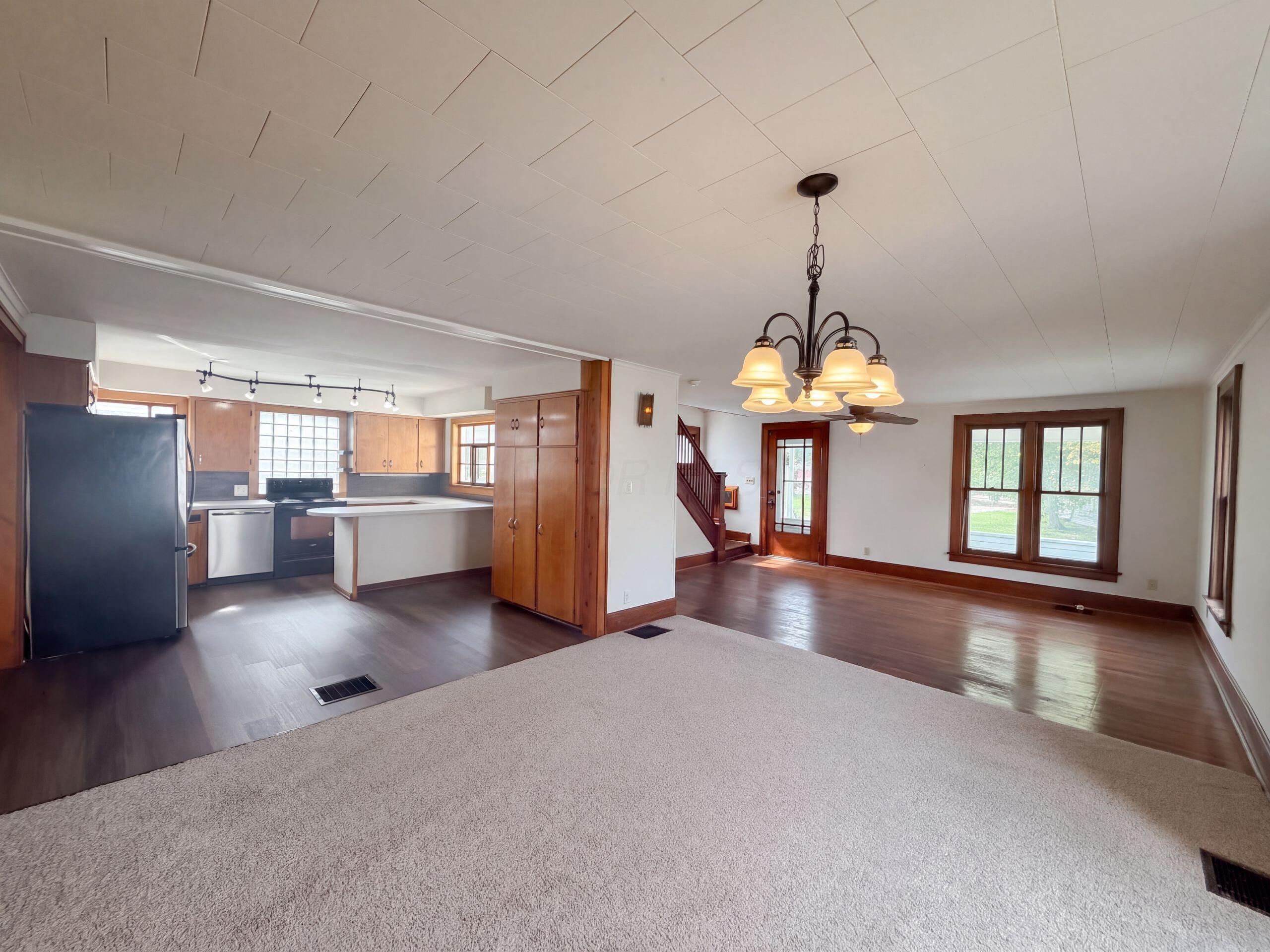 320 S High Street Property Photo 11