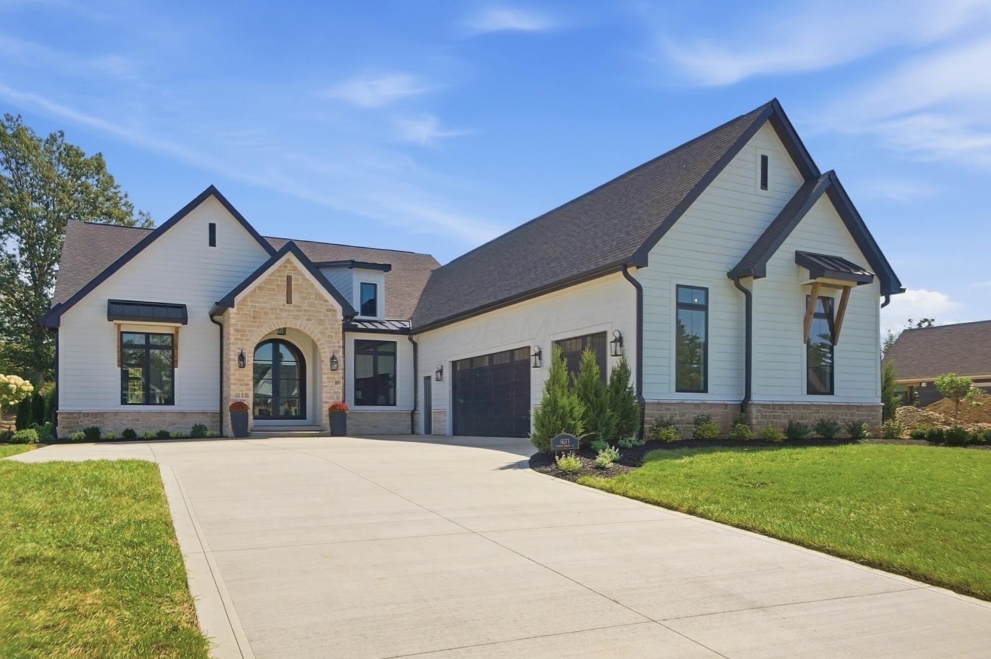 6571 Scioto Bluff Court Property Photo 1