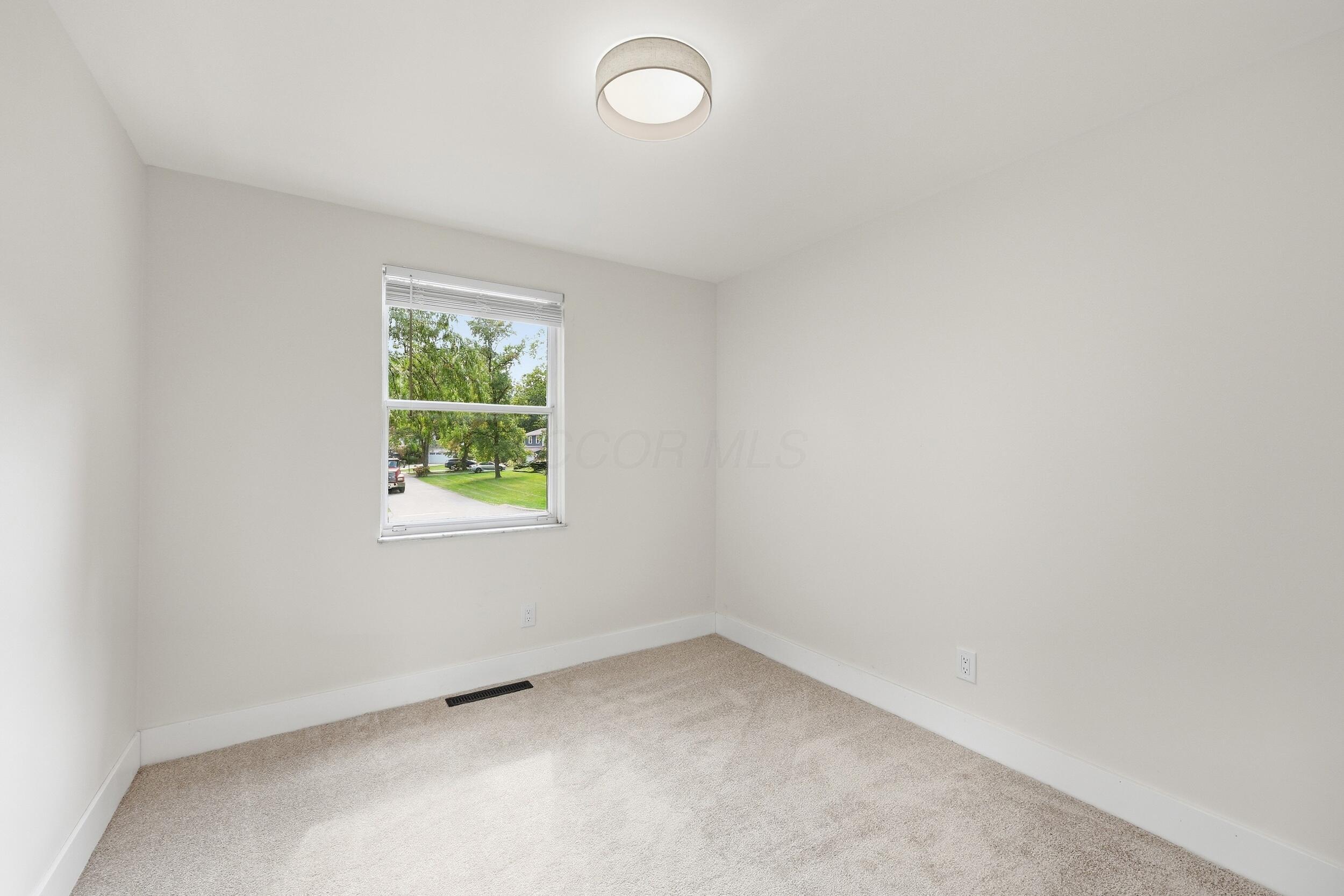 6747 Merwin Road E Property Photo 32