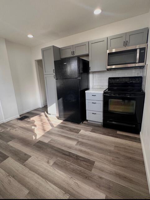 643-645 S Burgess Avenue Property Photo 3